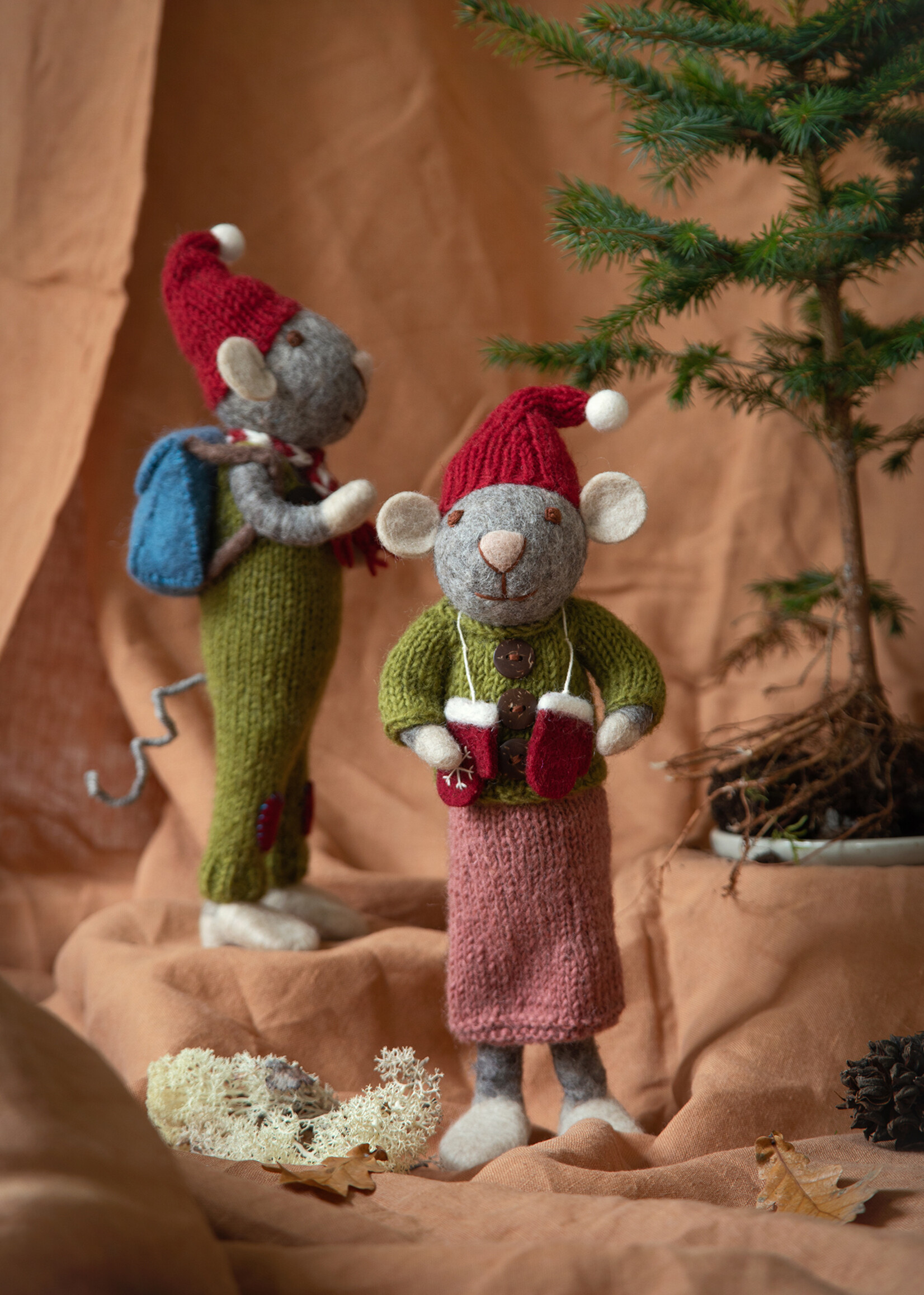 Gry and Sif Large Felt Grey Mouse with Backpack