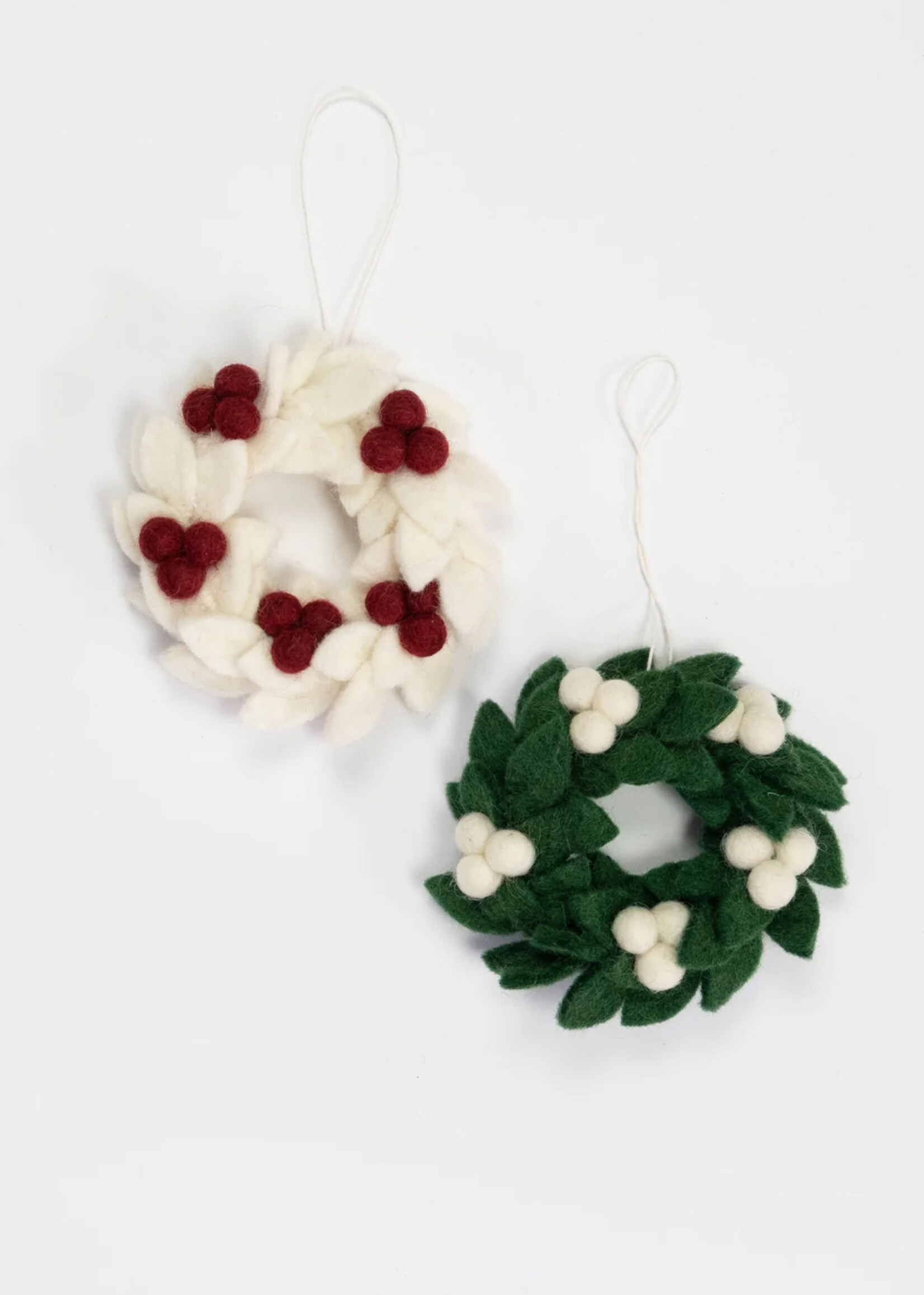 Global Goods Partners Mini Felt White Wreath with Red Berries Ornament