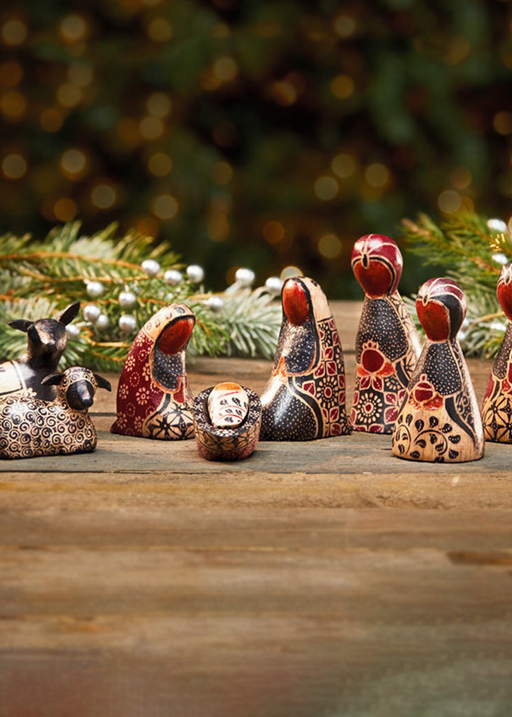 SERRV Merah Batik Nativity
