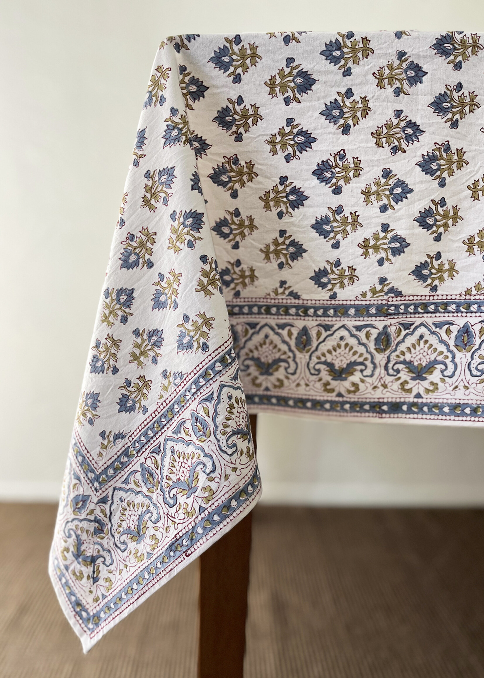 Natural Habitat Silvia Tablecloth - Blue Floral