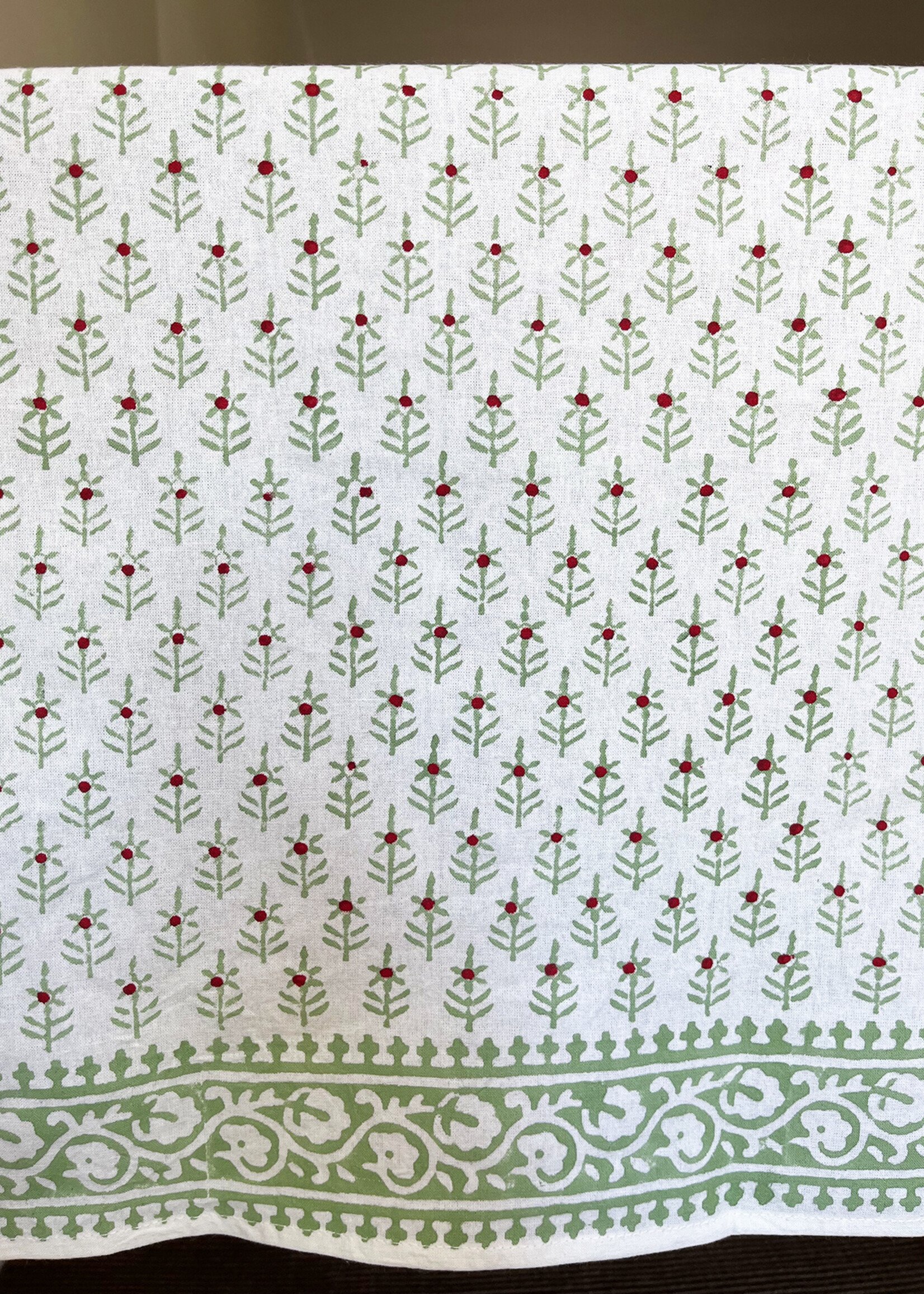 Natural Habitat Holiday Winterberry Green Tablecloth