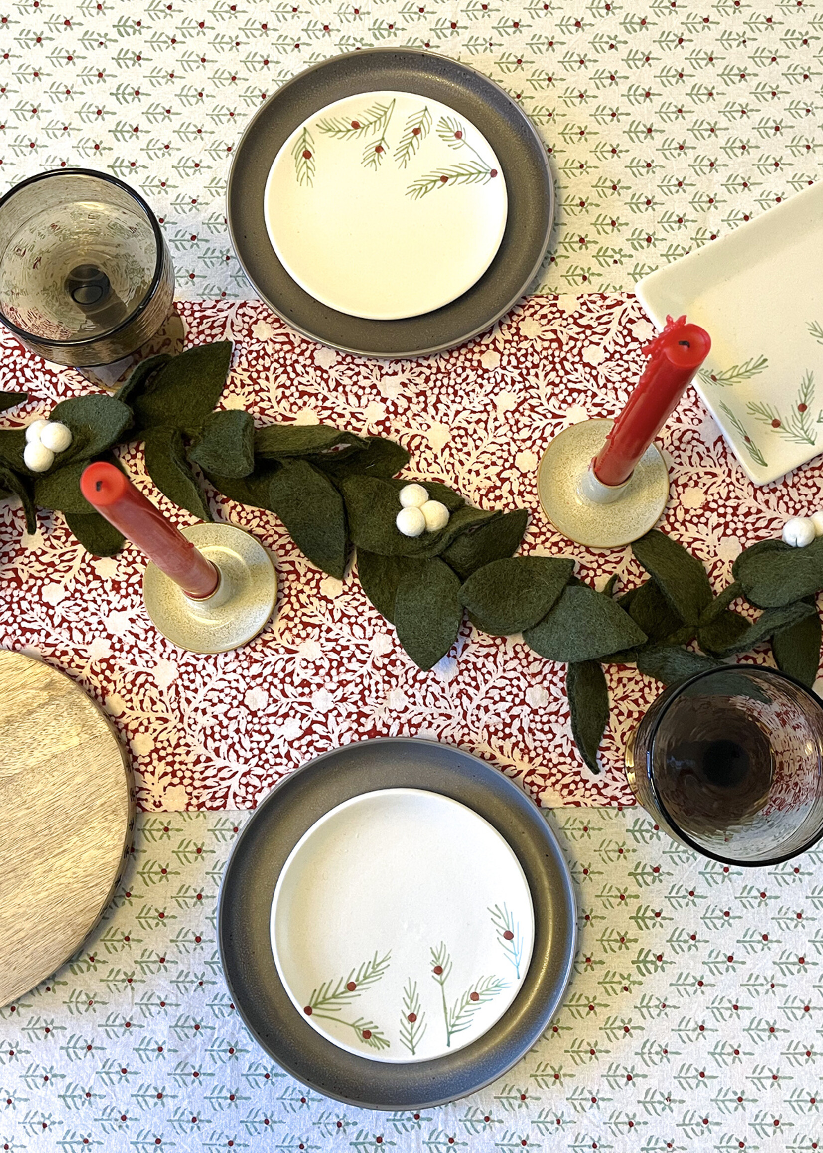 Natural Habitat 13" x 60" Holiday Winterberry Table Runner