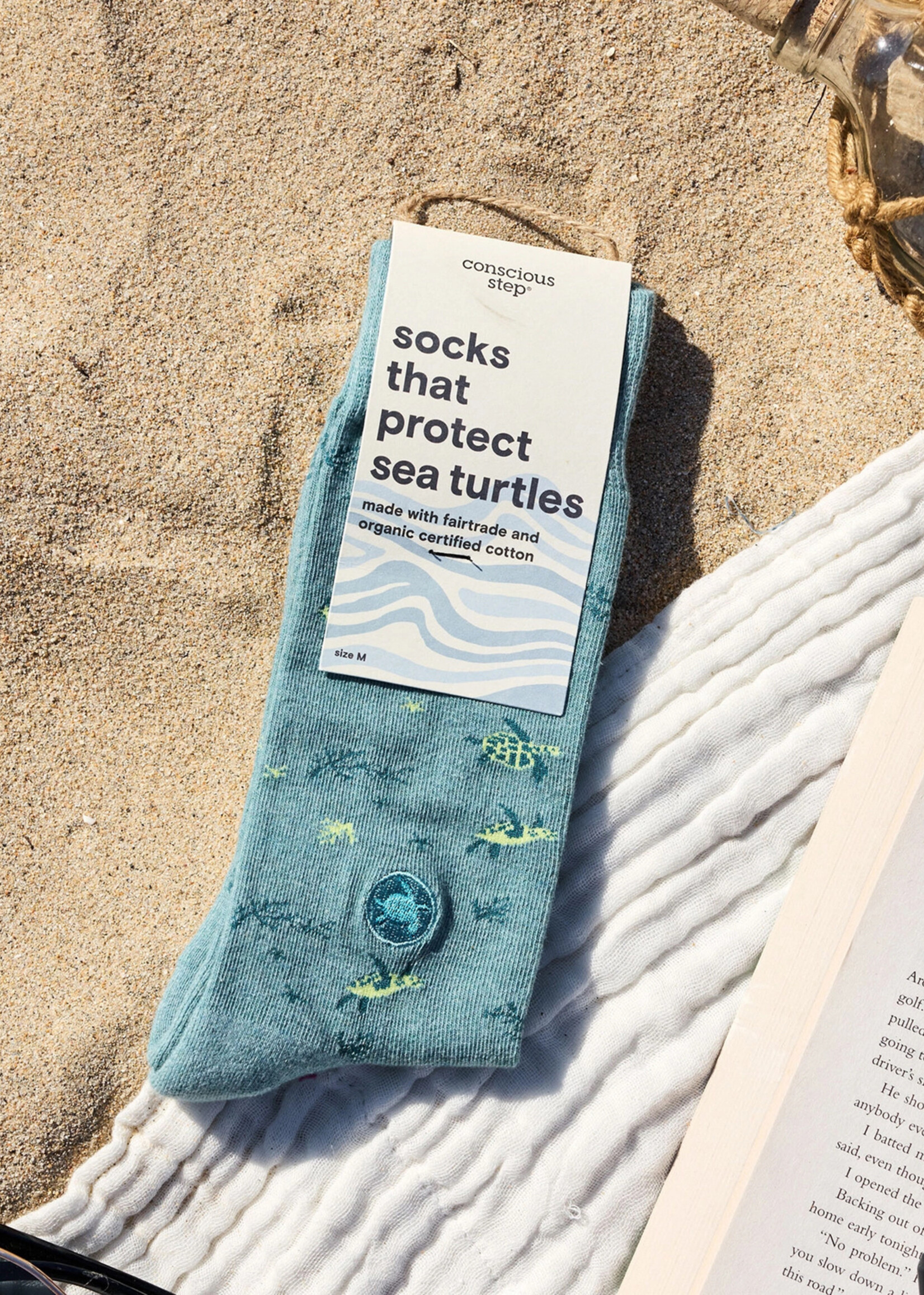 Conscious Step Men's Sea Turtle and Reef Socks