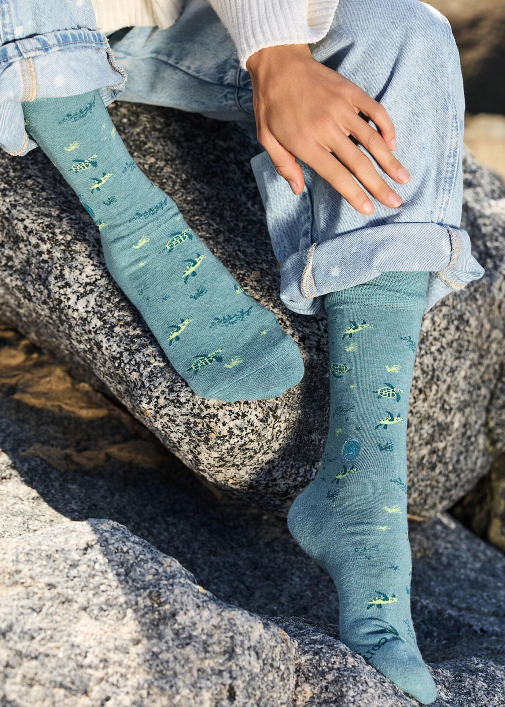 Conscious Step Men's Sea Turtle and Reef Socks
