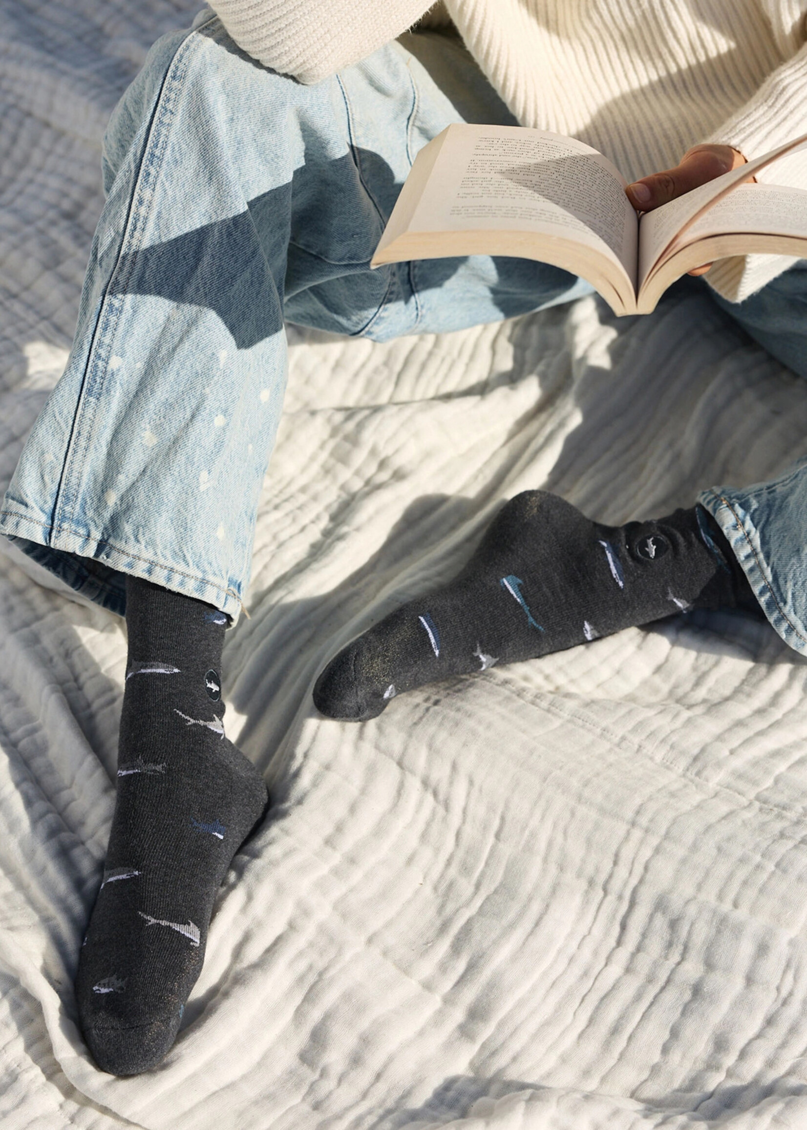 Conscious Step Men's Shark Socks - Grey