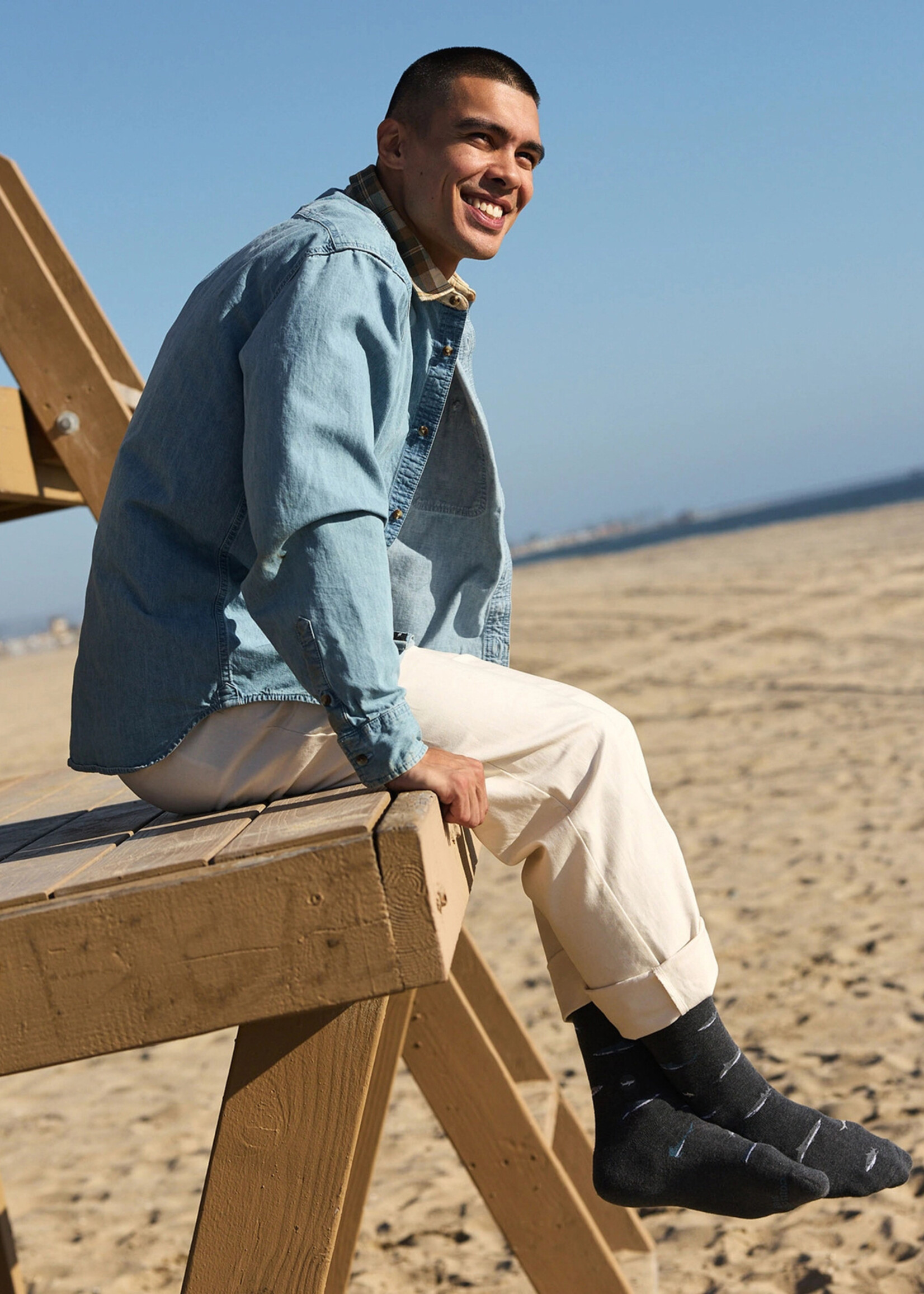 Conscious Step Men's Shark Socks - Grey