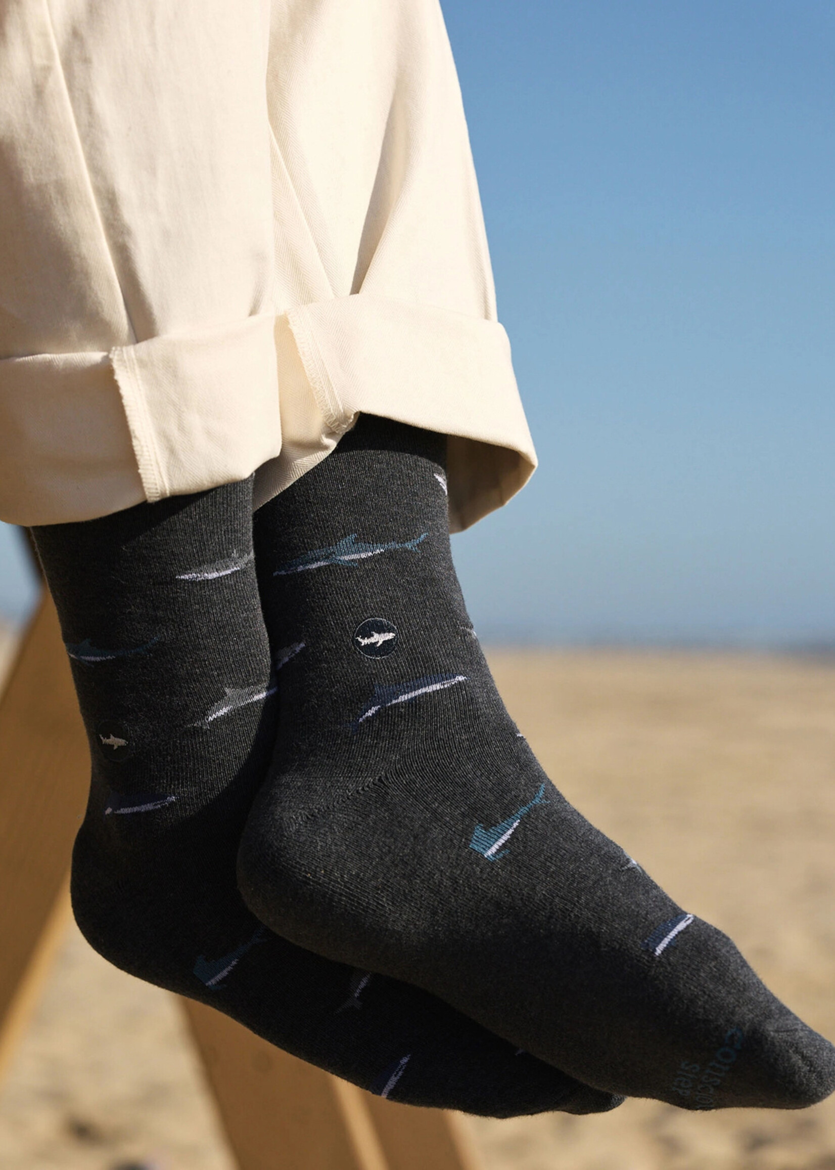 Conscious Step Men's Shark Socks - Grey