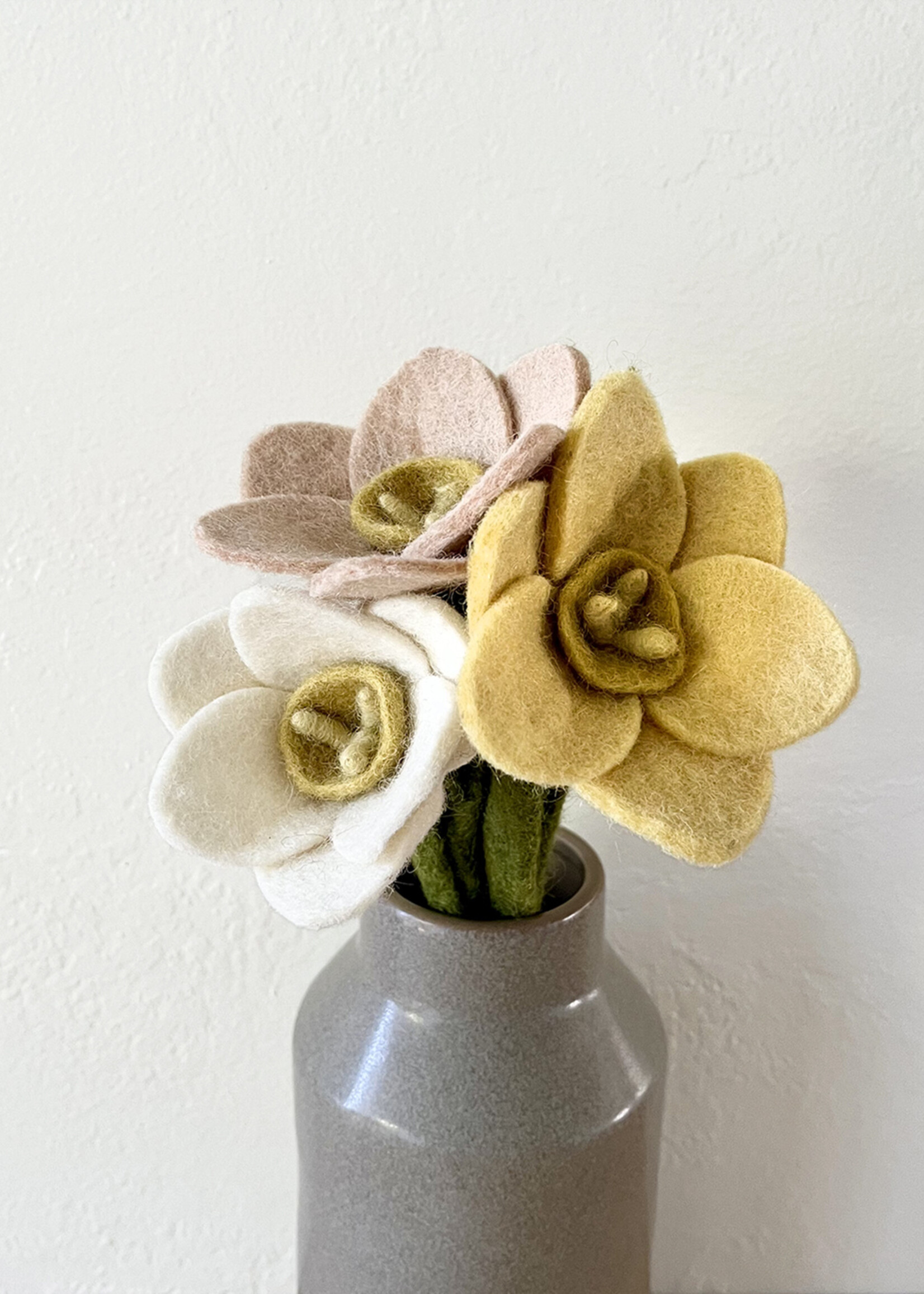 Gry and Sif Daffodil Felt Flower
