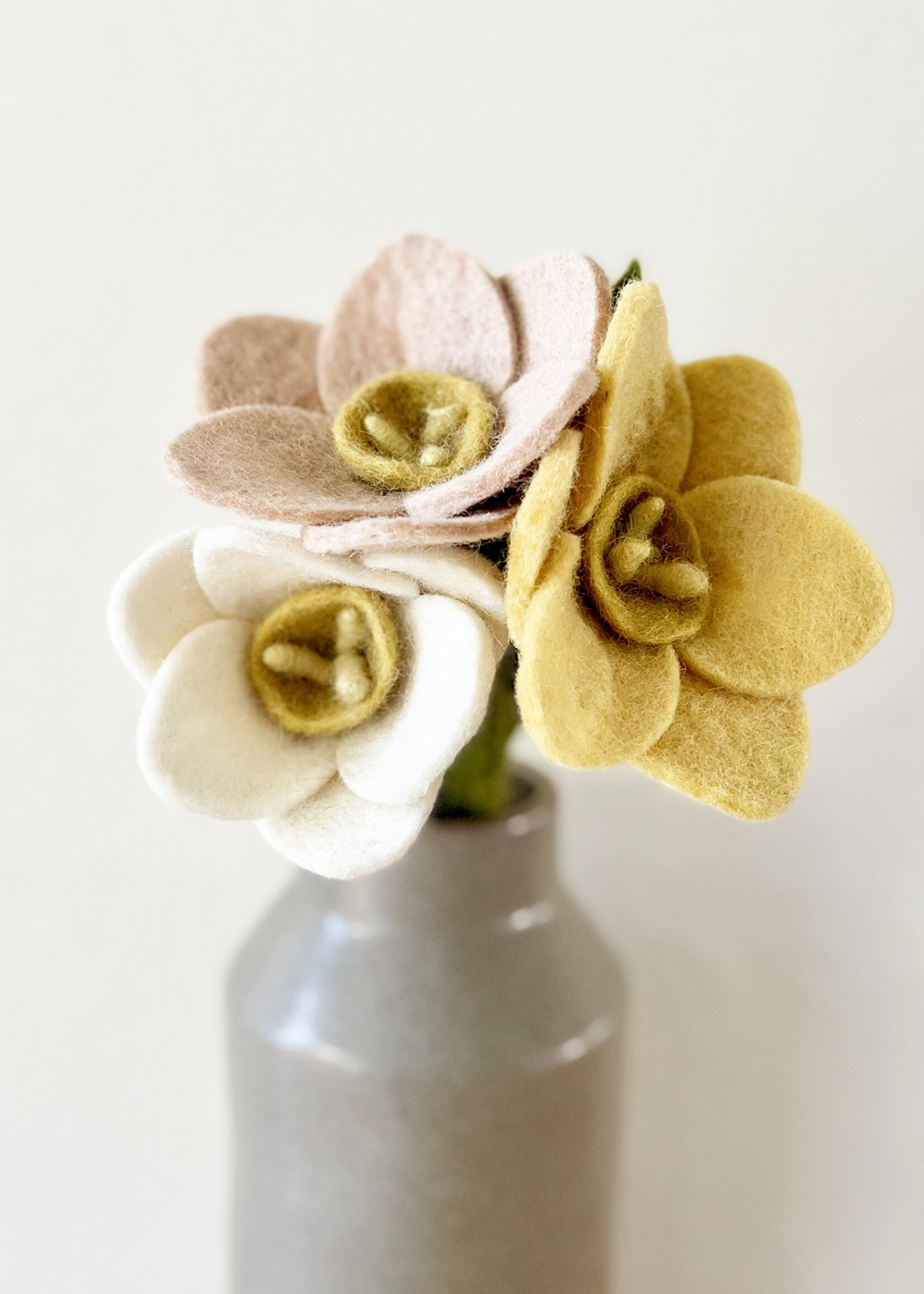 Gry and Sif Daffodil Felt Flower