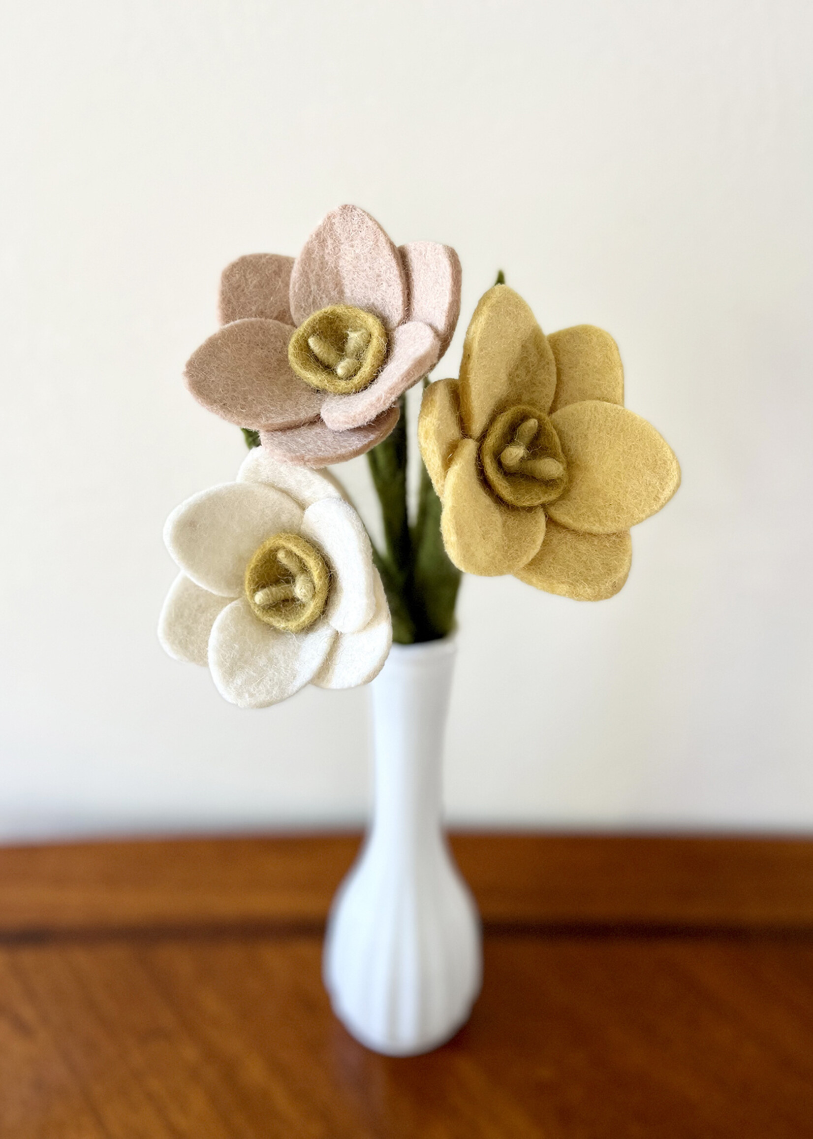 Gry and Sif Daffodil Felt Flower