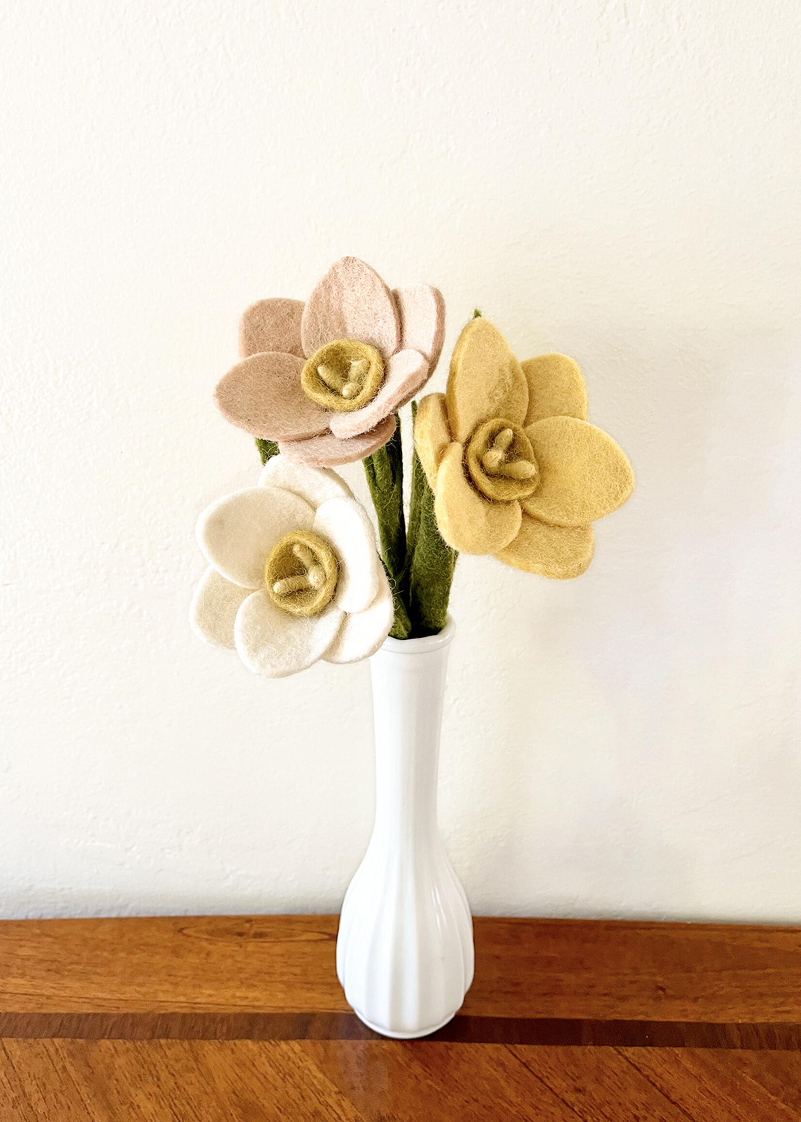 Gry and Sif Daffodil Felt Flower