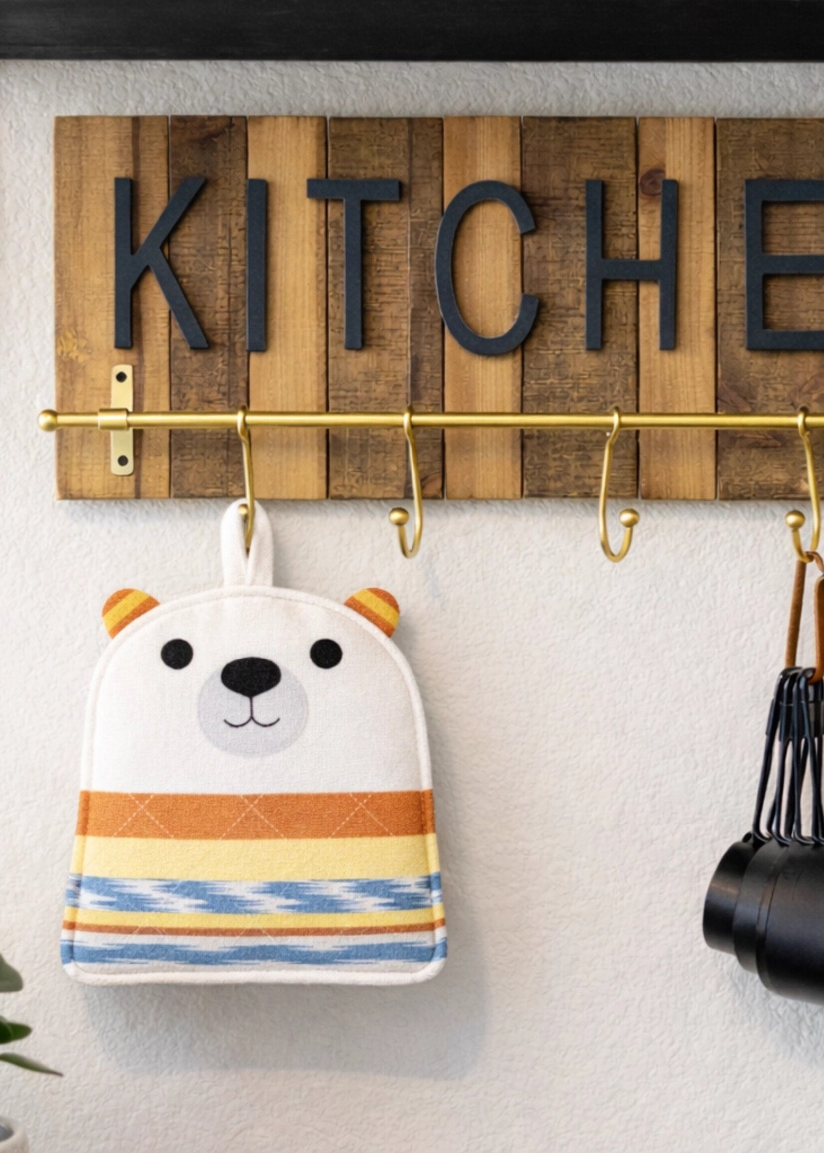 Upavim Polar Bear Pot Holder