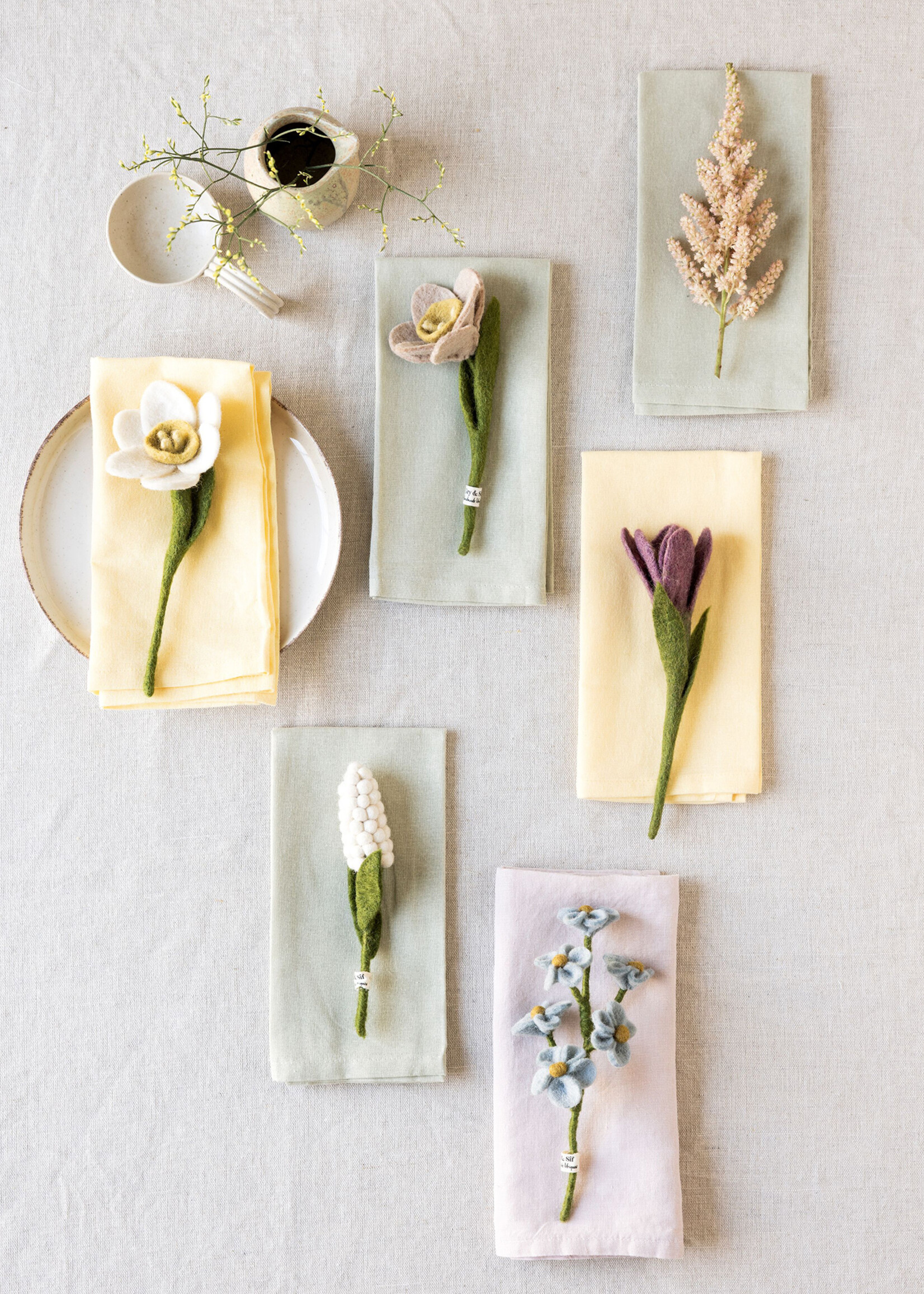 Gry and Sif Small Daffodil Felt Flower