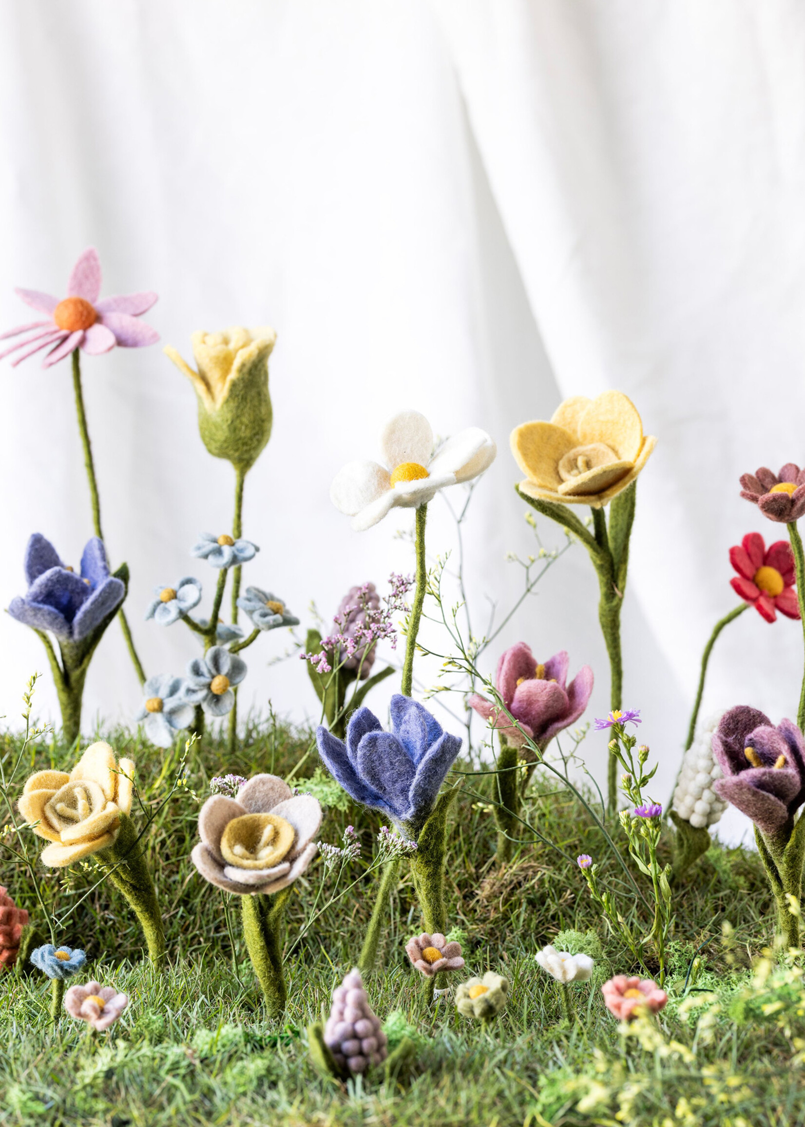 Gry and Sif Small Daffodil Felt Flower