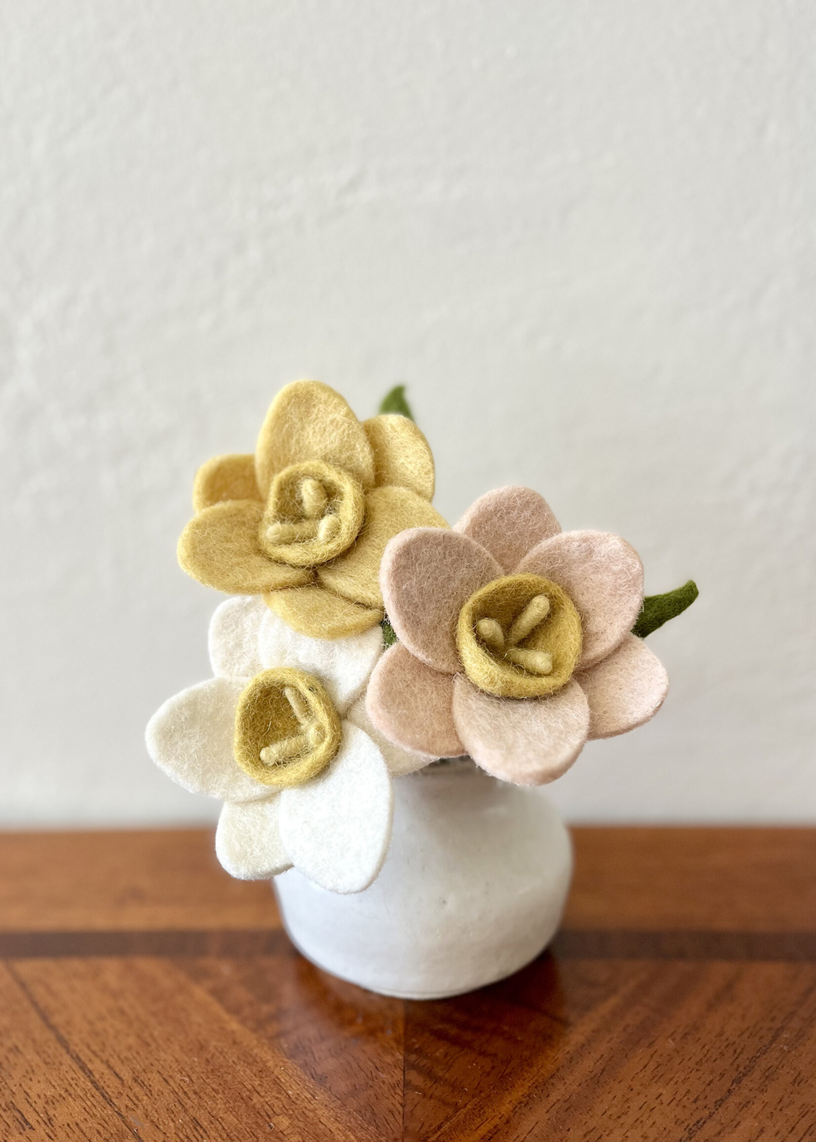 Gry and Sif Small Daffodil Felt Flower