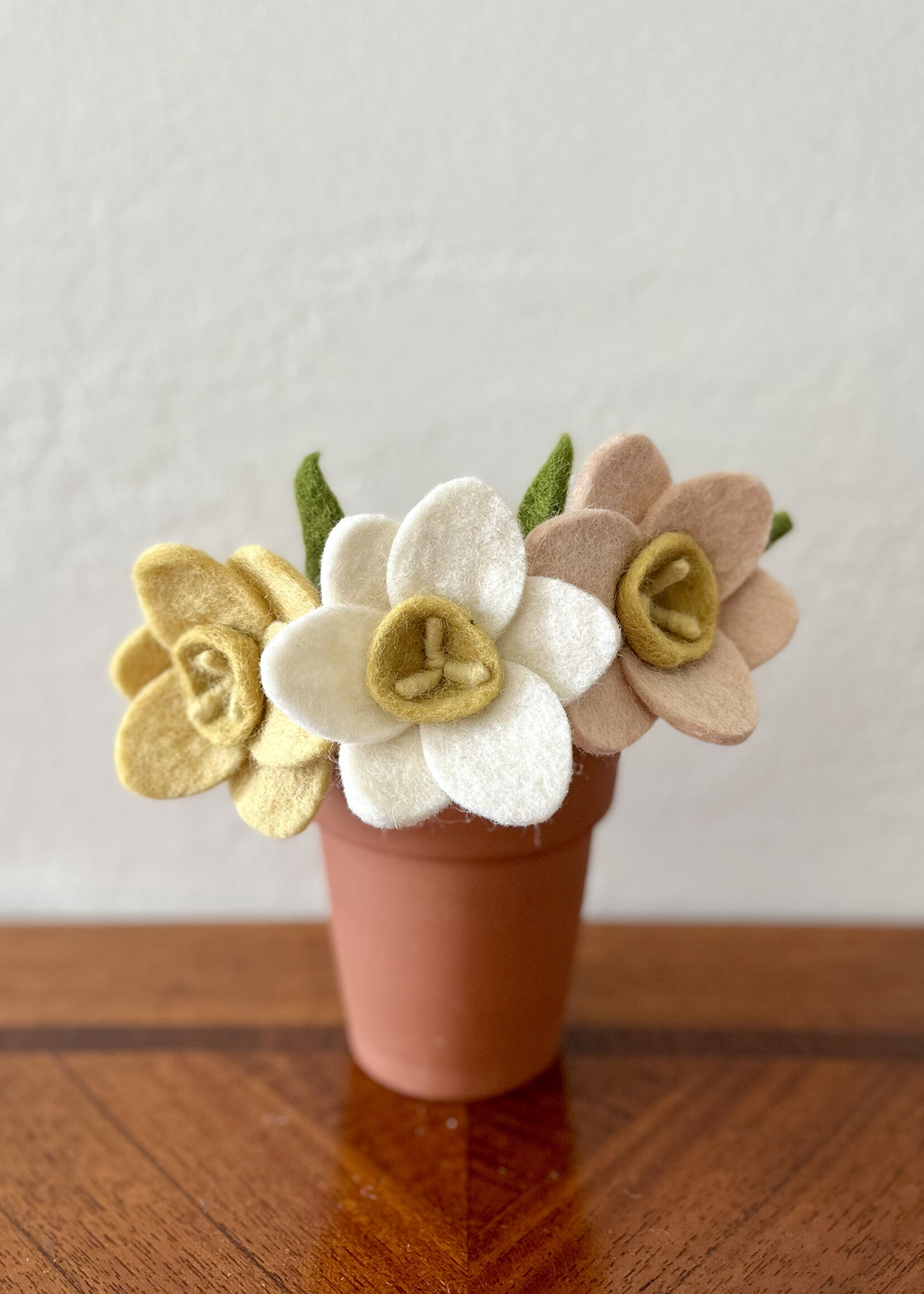 Gry and Sif Small Daffodil Felt Flower
