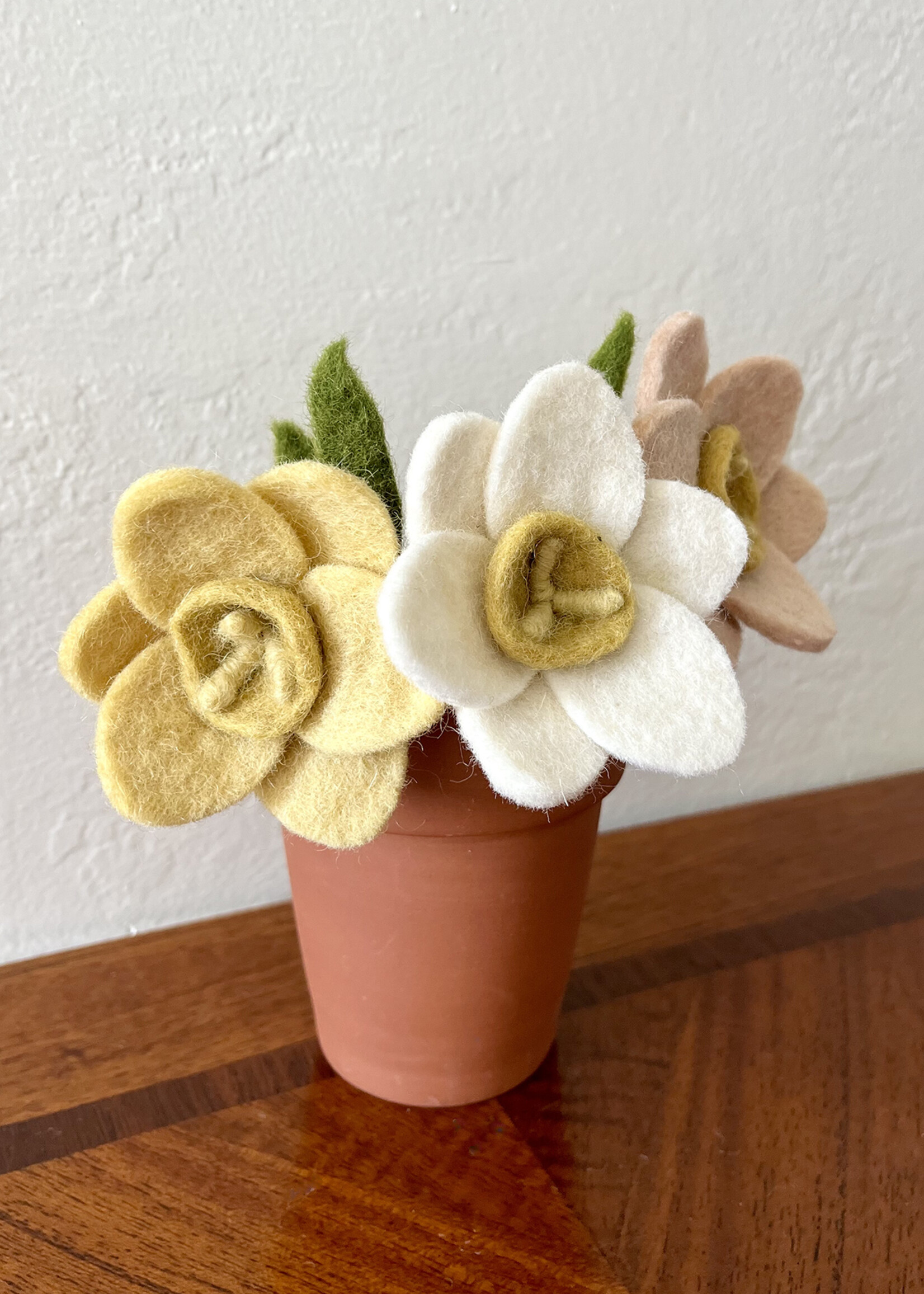 Gry and Sif Small Daffodil Felt Flower