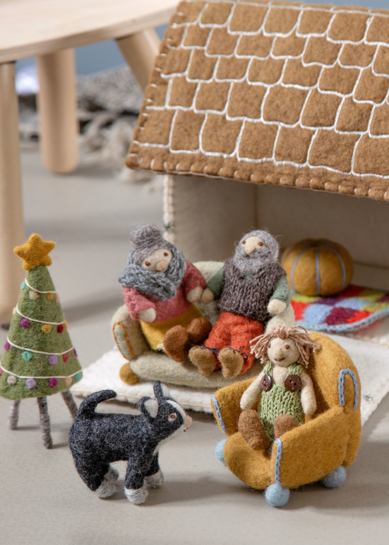 Gry and Sif Cat Felt Ornament - Dark Grey