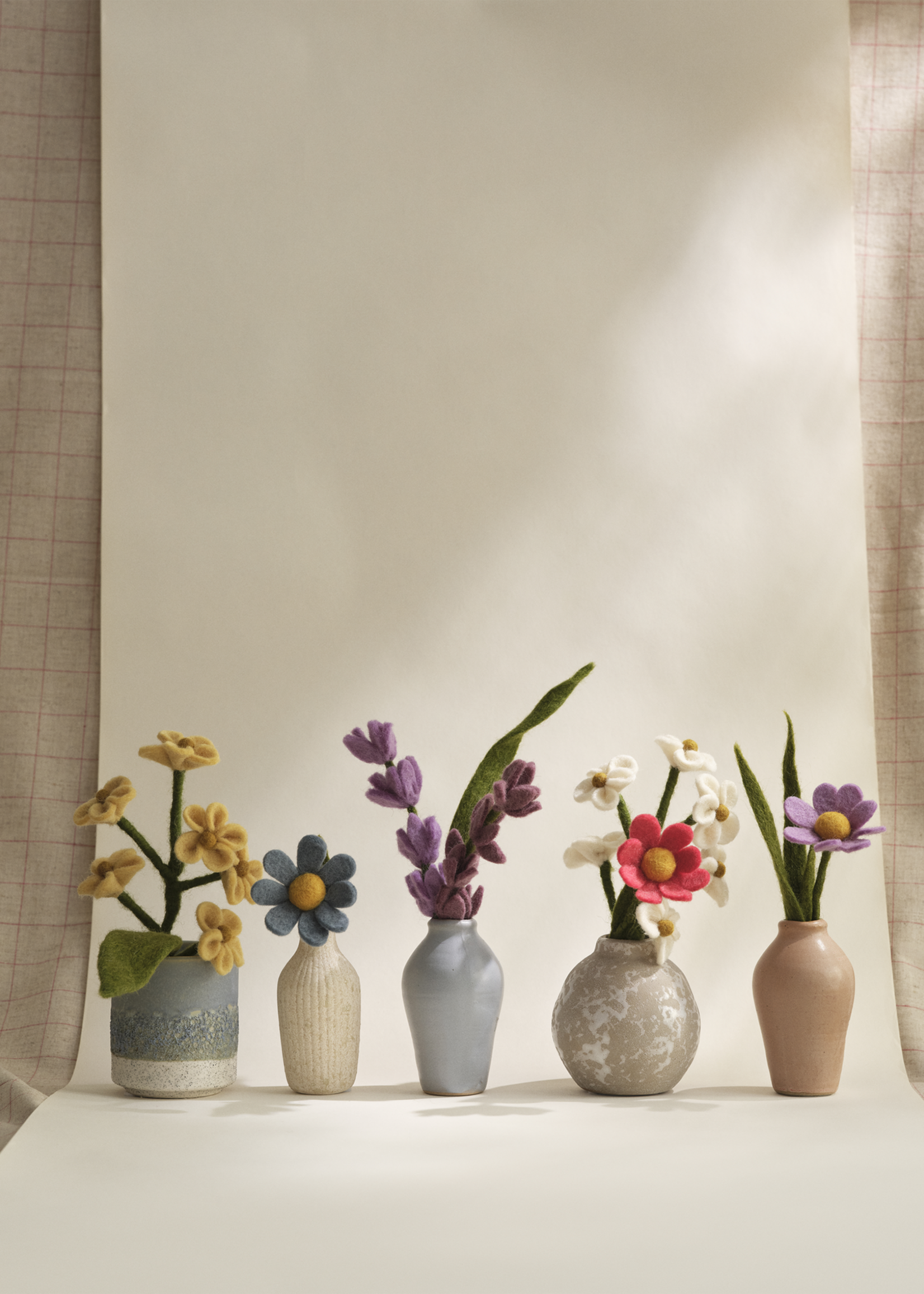 Gry and Sif Small Anemone with Leaf Felt Flower