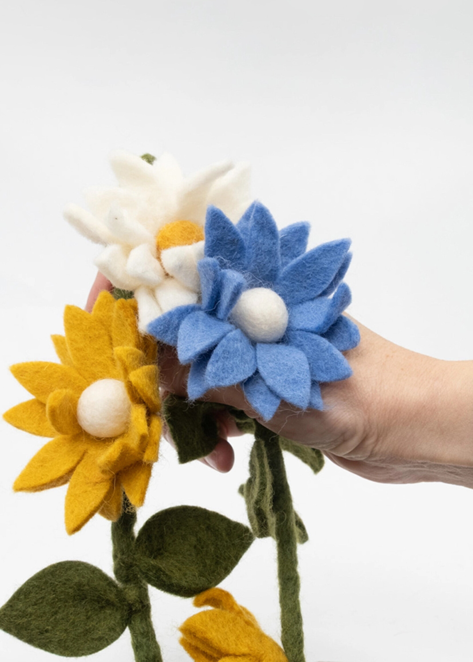 The Winding Road Blue, White and Yellow Daisy Felt Garland