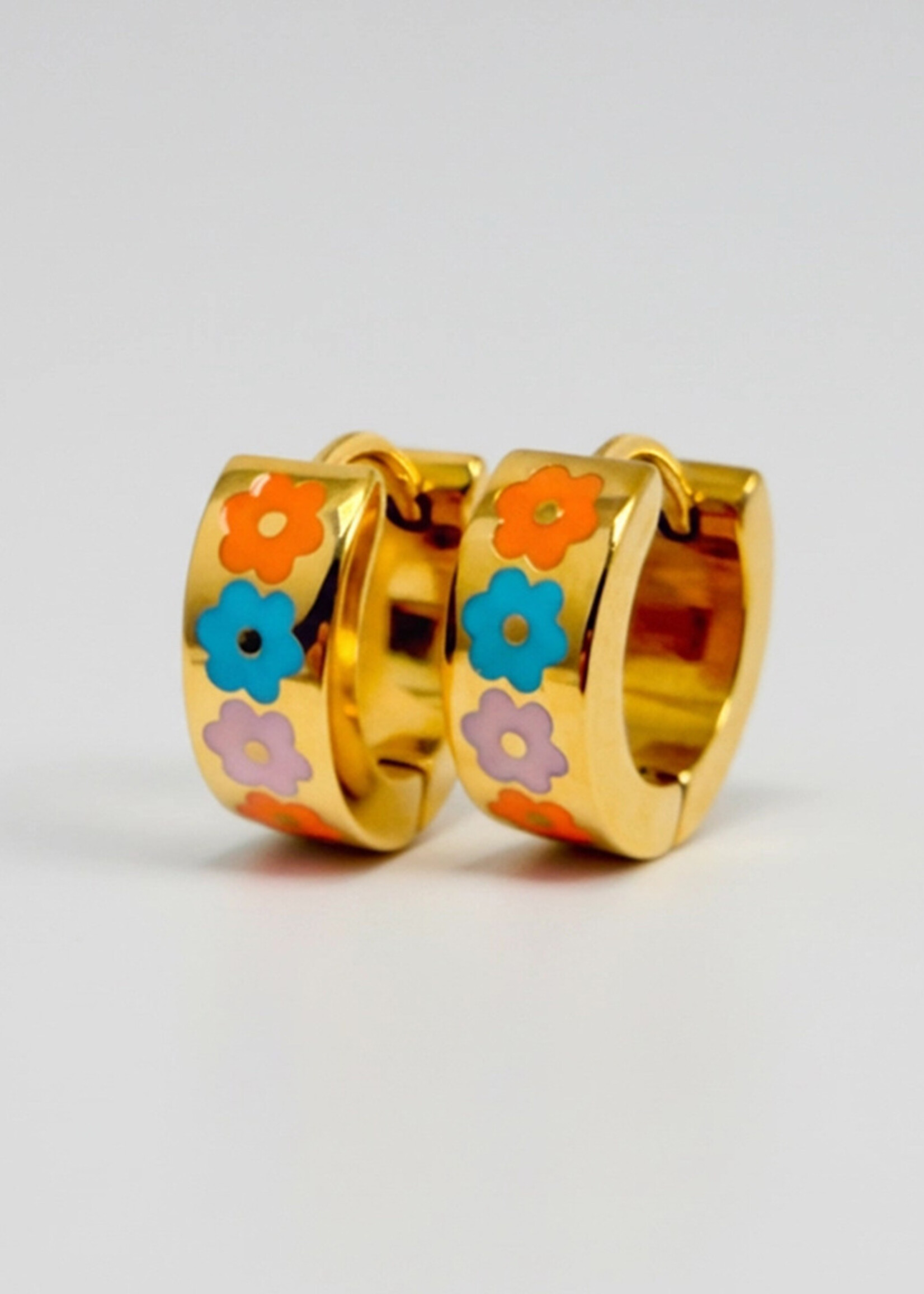 Ethic Goods Gold Thick Flower Hoop Earrings [18K Gold]