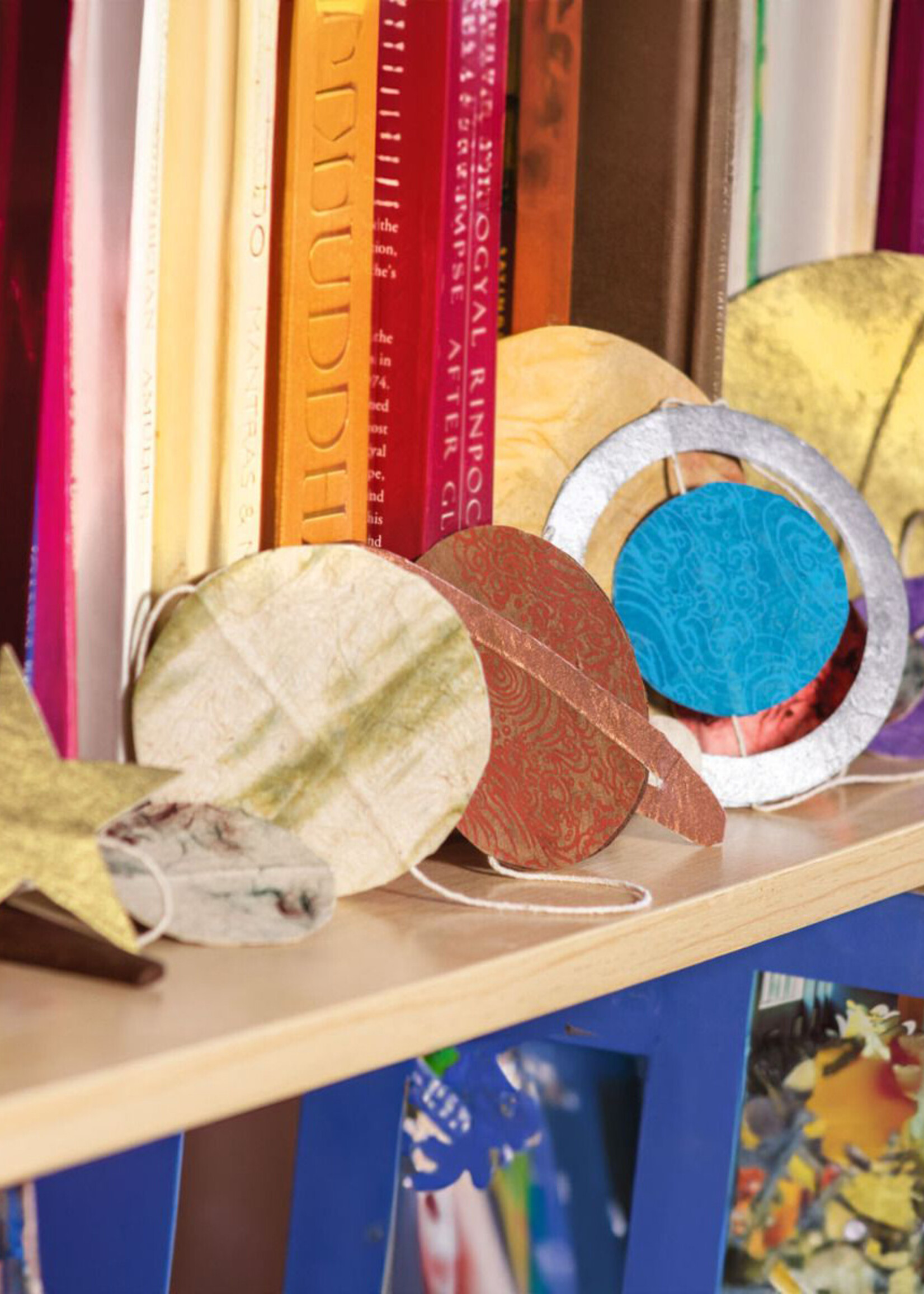 dZi Solar System Paper Garland