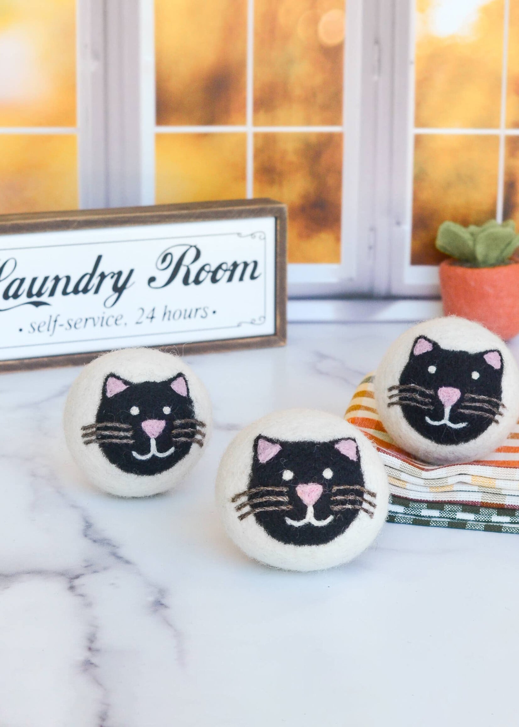 Friendsheep Felt Dryer Ball Set - Black Cats