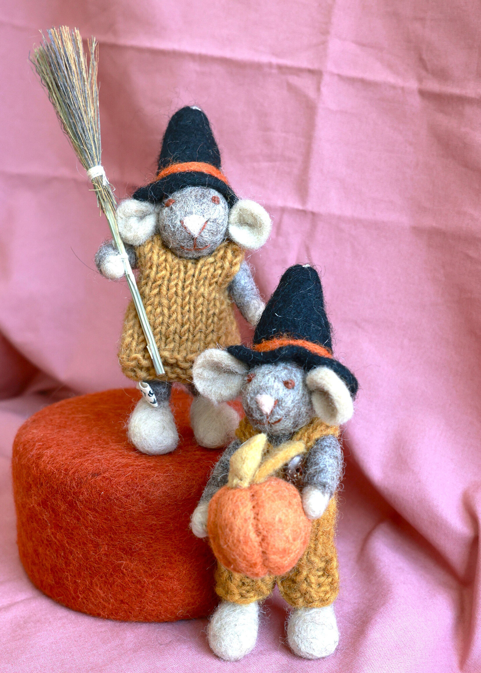 Gry and Sif Felt Grey Mouse Ornament - Broom