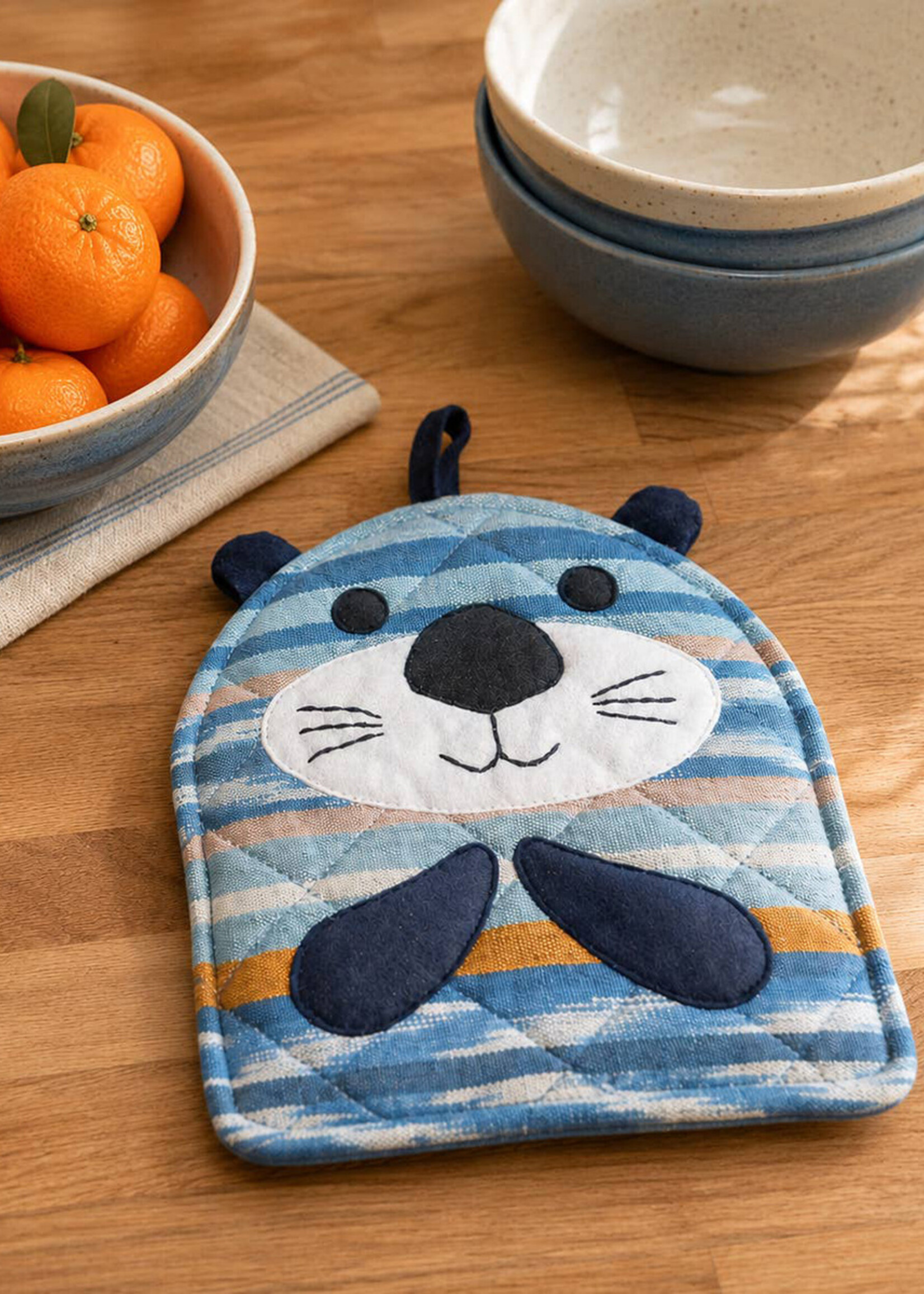 Upavim Sea Otter Pot Holder