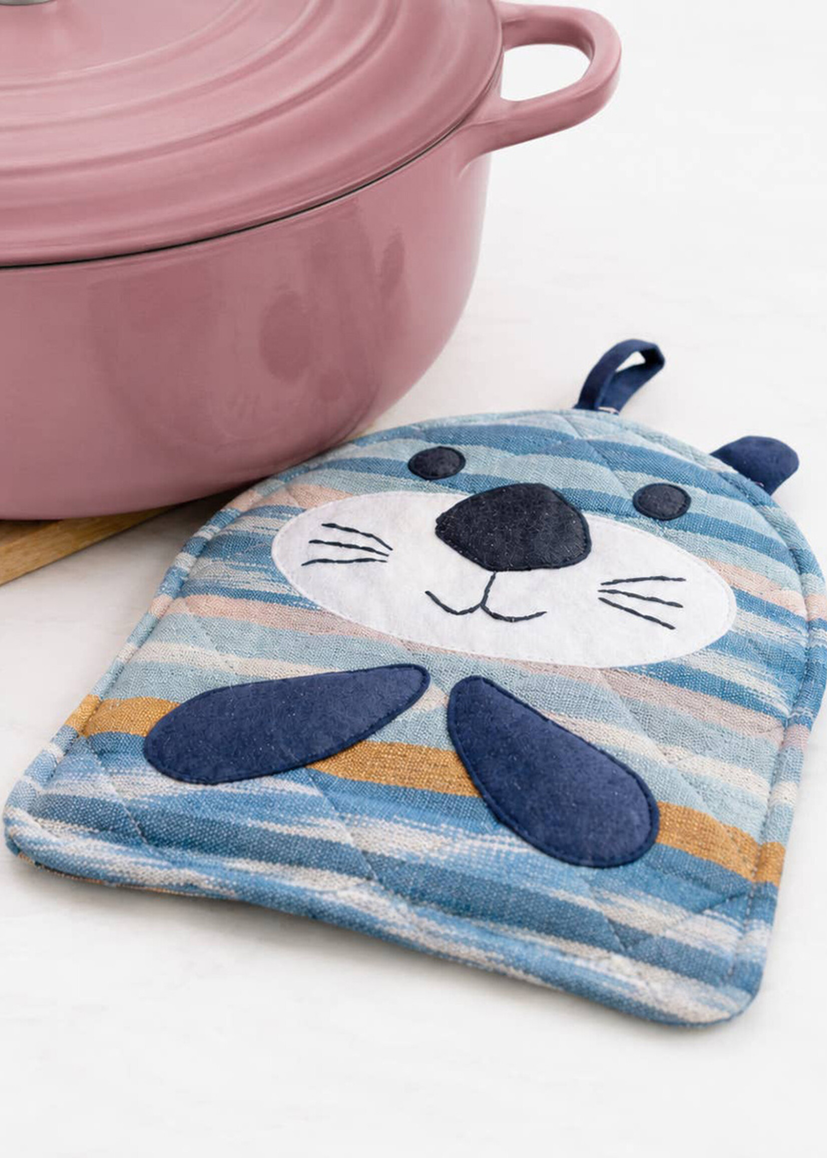 Upavim Sea Otter Pot Holder