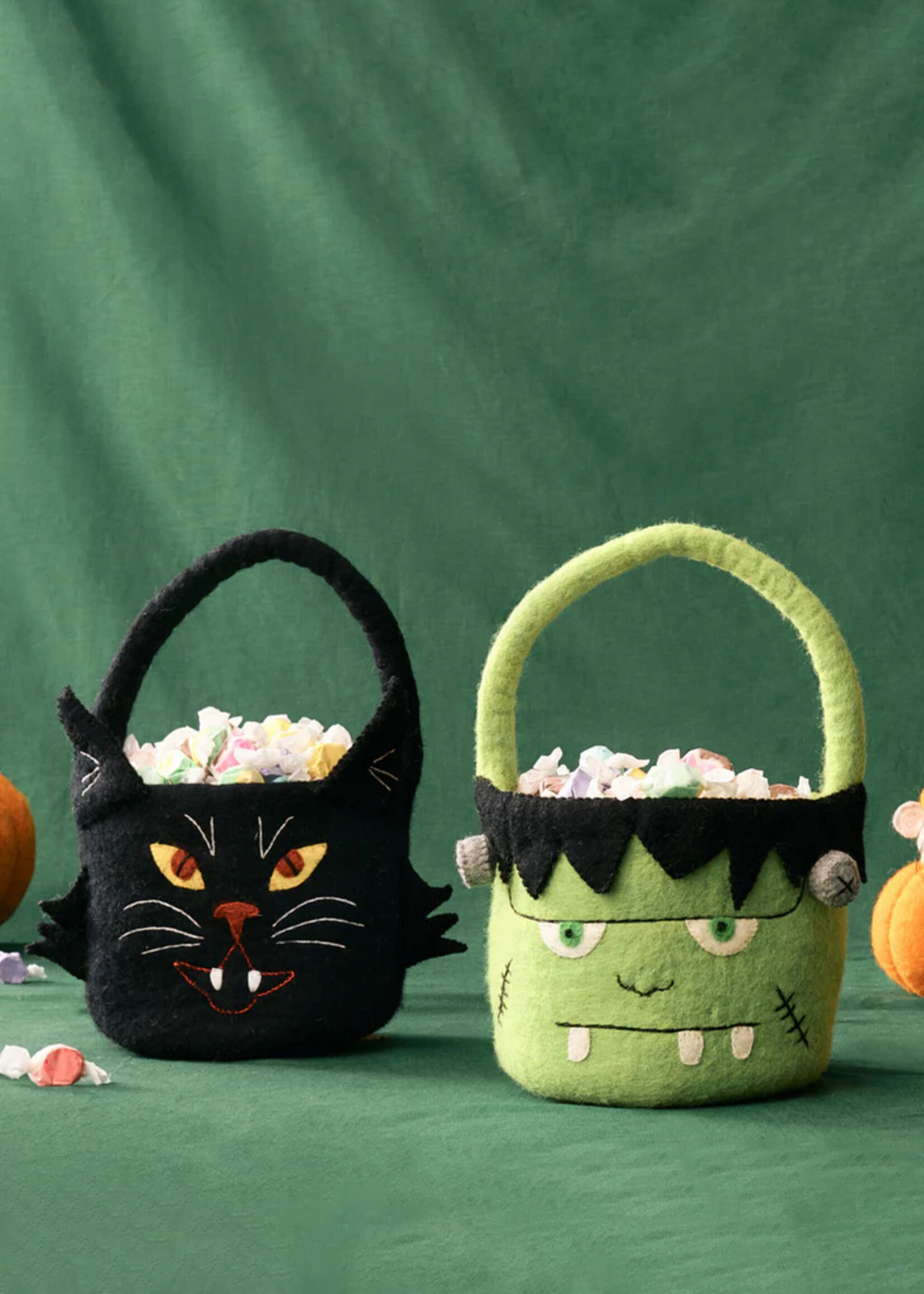 Global Goods Partners Felt Bucket - Halloween Black Cat