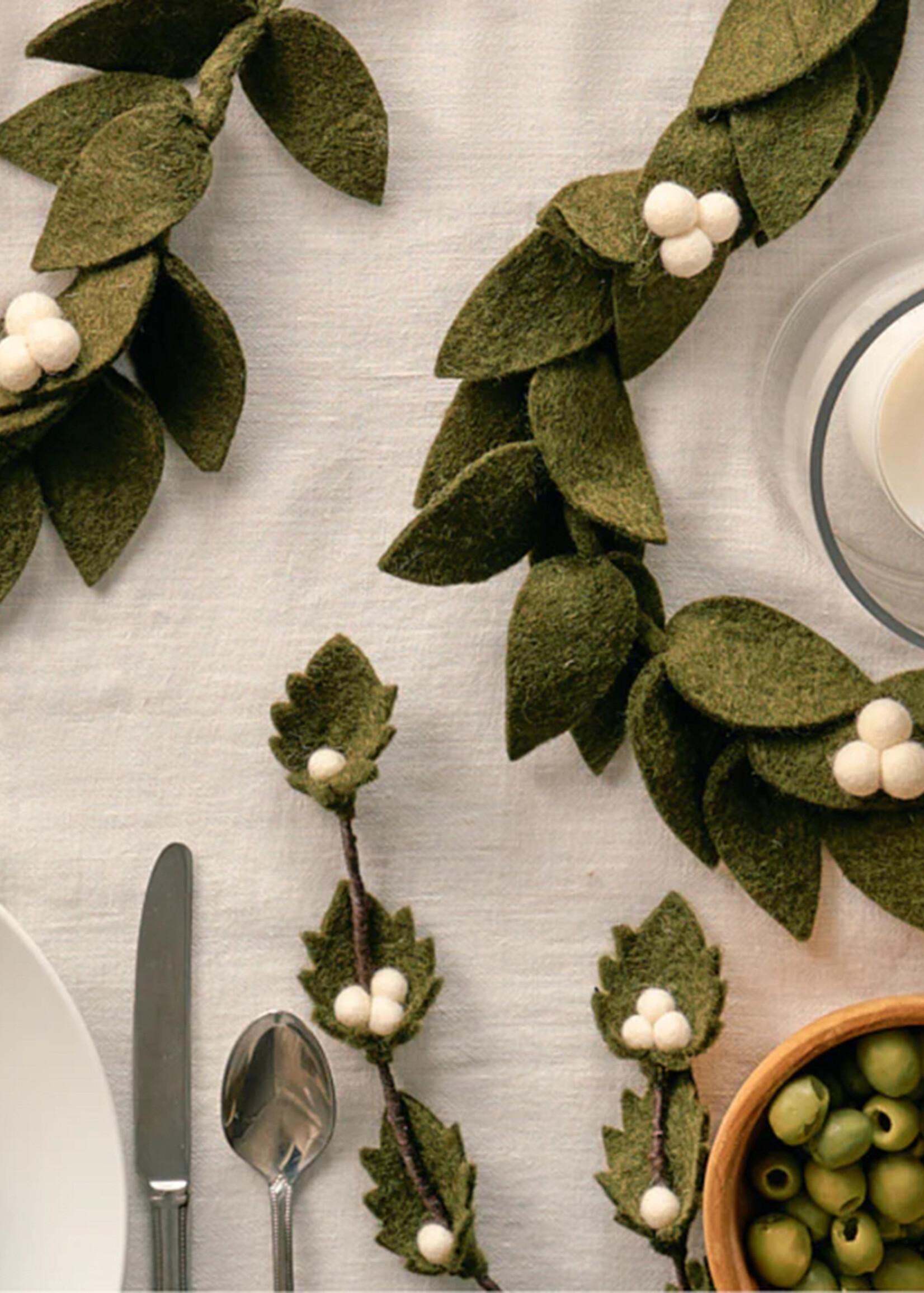 Global Goods Partners Mistletoe Felt Garland