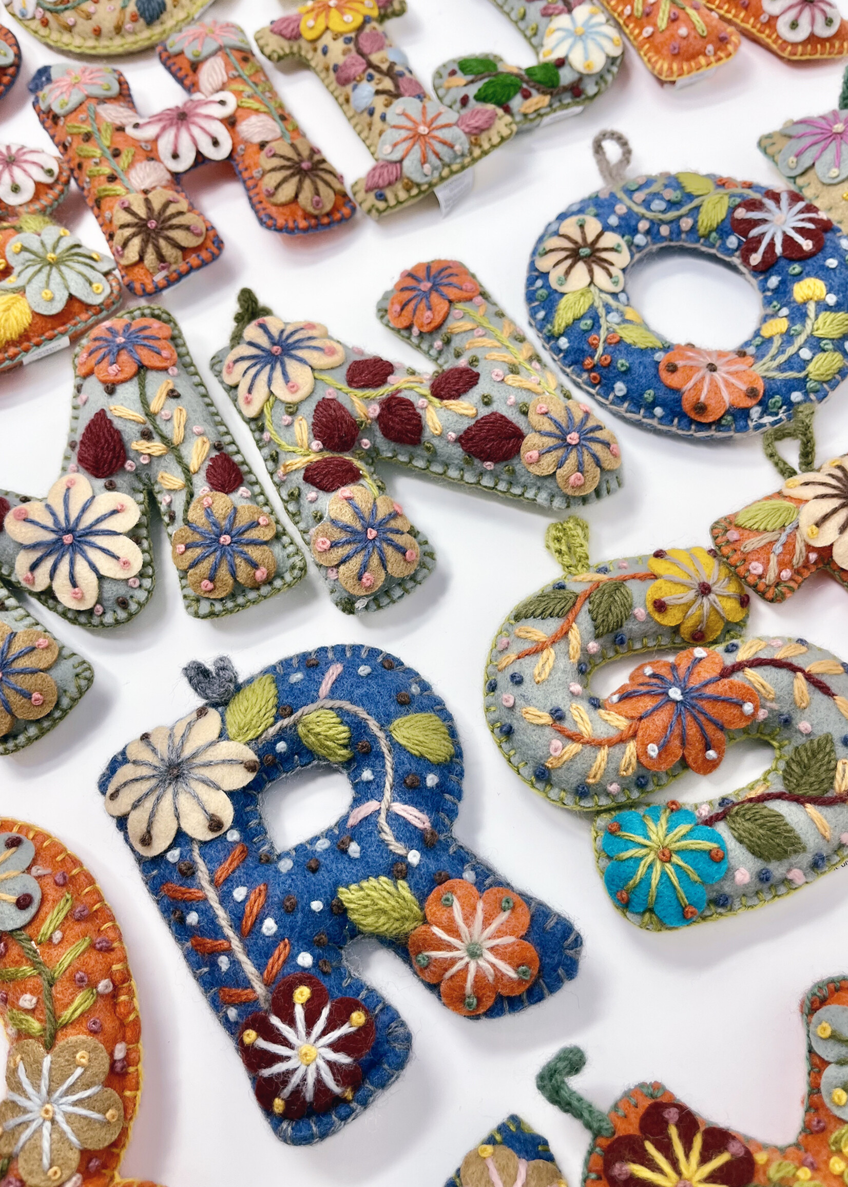 Andes Gifts Embroidered Letter O Ornament/Keychain