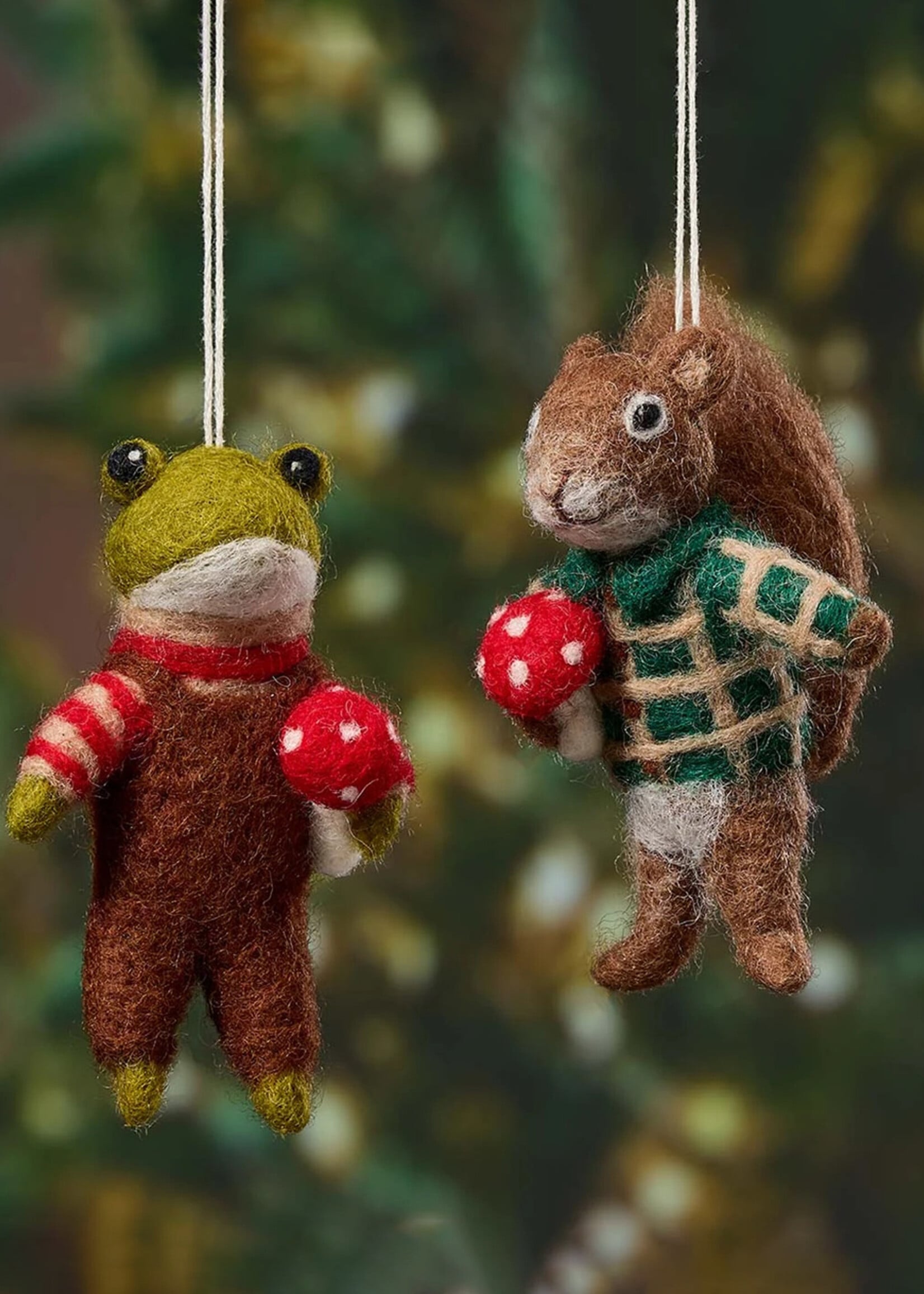 SERRV Foraging Frog with Mushroom Ornament