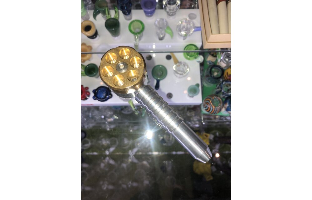 High Tech Pipes - Hand Pipe Metal Six Shooter