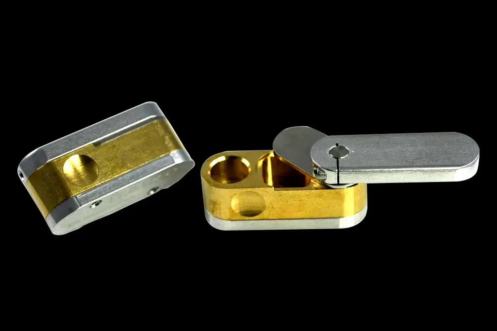 High Tech Pipes - Hand Pipe Metal Metro