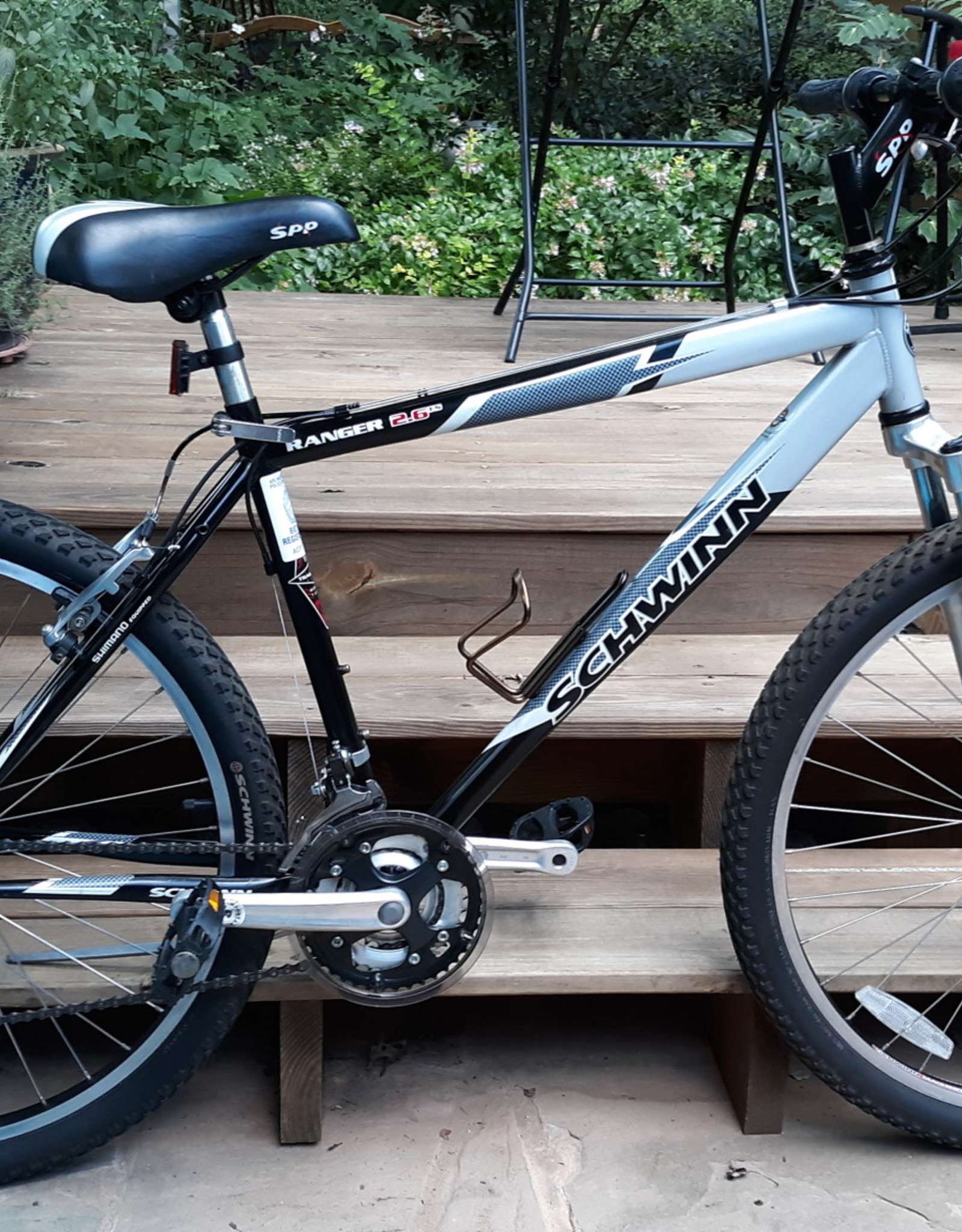 schwinn spp mountain bike