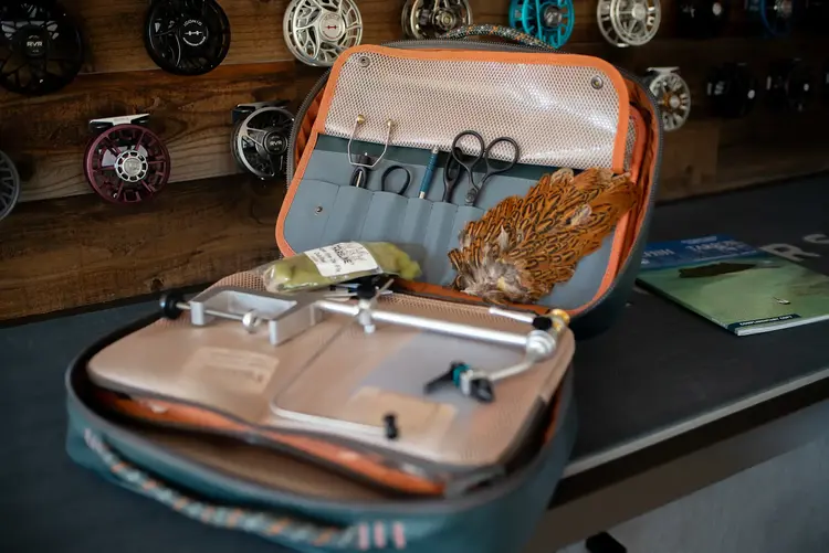 Fishpond Fishpond Backwater Fly Tying Kit