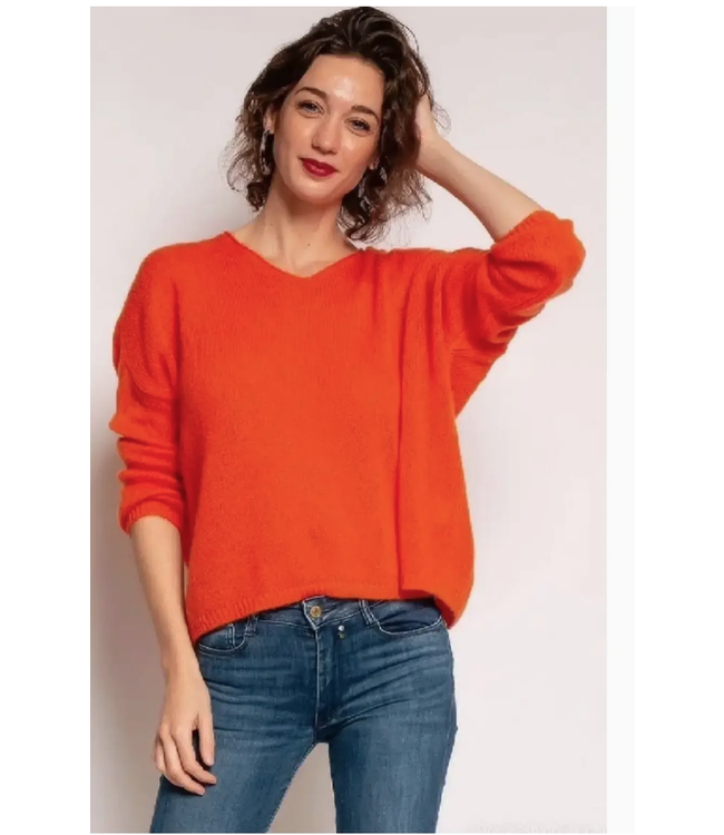 Hiltons soft v-neck knit sweater