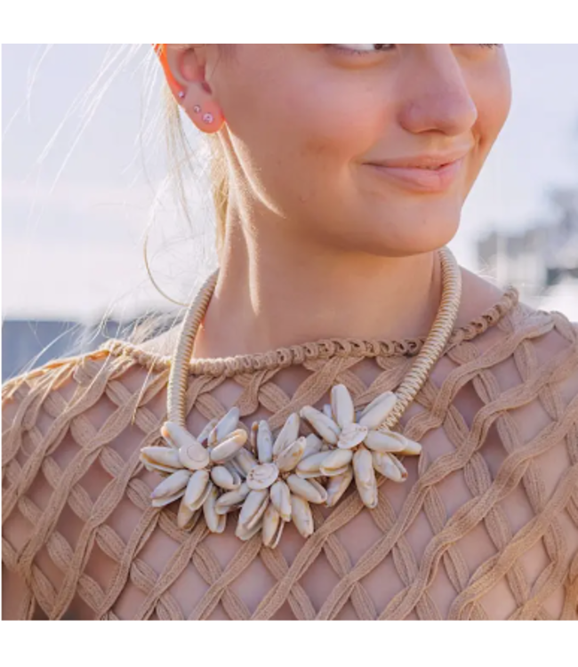 Bijoux Envie Flower Seashell Necklace N4825