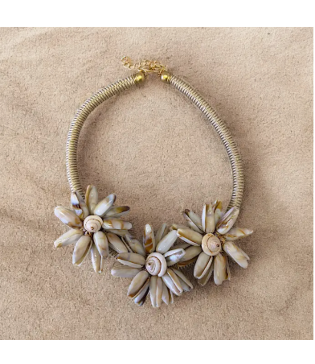 Bijoux Envie Flower Seashell Necklace N4825