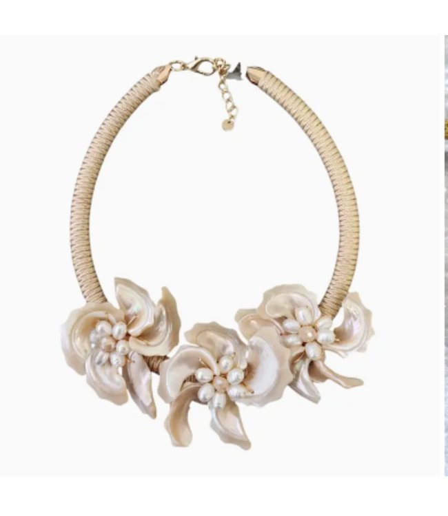 Bijoux Envie Flower Seashell Necklace N4285