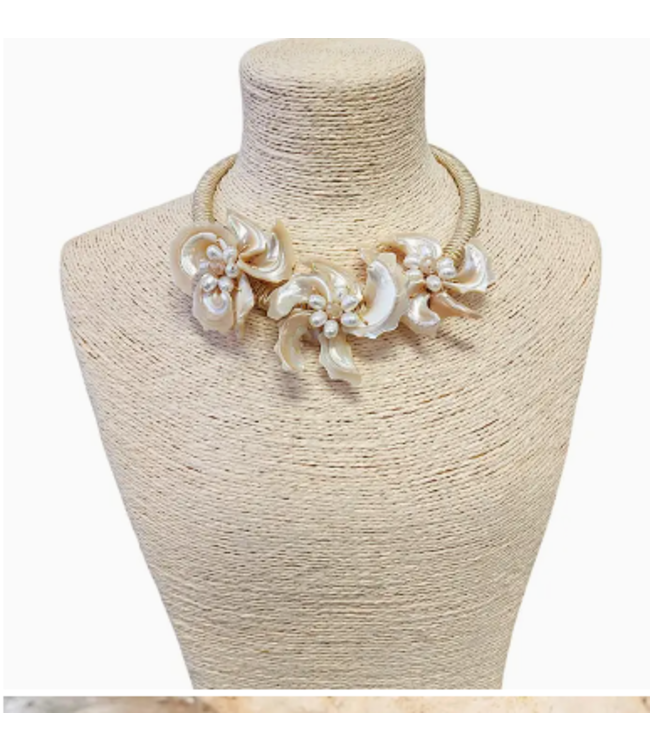 Bijoux Envie Flower Seashell Necklace N4285