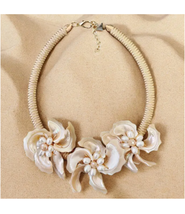 Bijoux Envie Flower Seashell Necklace N4285