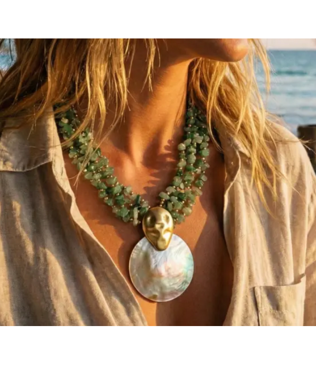 Bijoux Envie Mother of Pearl Shell Necklace - N4461