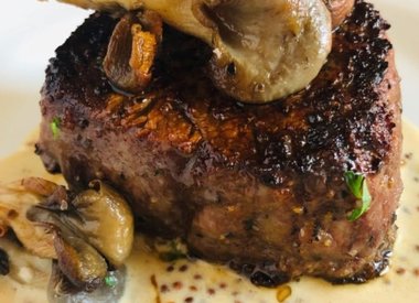 Filet Mignon with Cream Sauce and Mushrooms