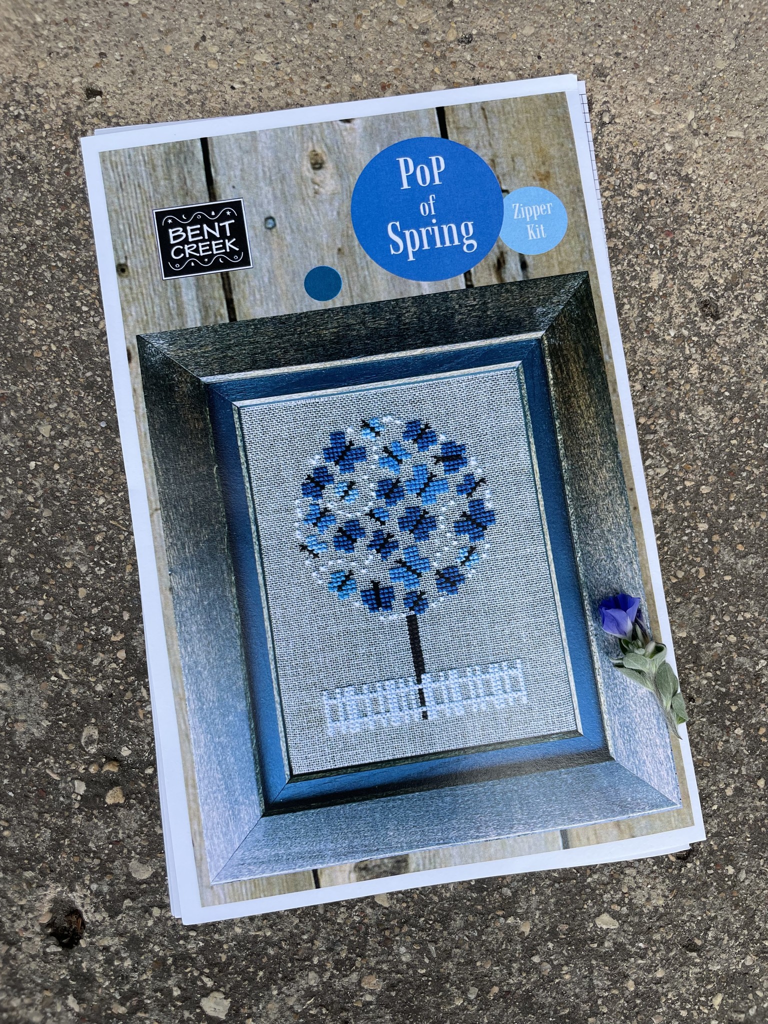 Z180 Pop of Spring Zipper (Bent Creek) The Tinsmith's Wife