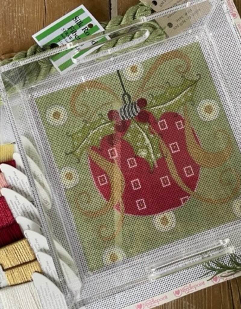 ditto #123 Ornament with Ribbons (13M)