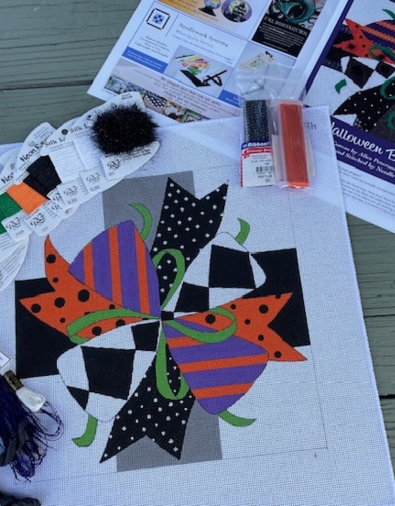 Alice Peterson - 4650 Halloween Bow (13M)   12x12"