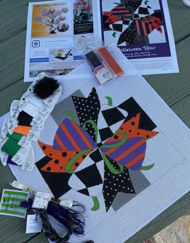 Alice Peterson - 4650 Halloween Bow (13M)   12x12"